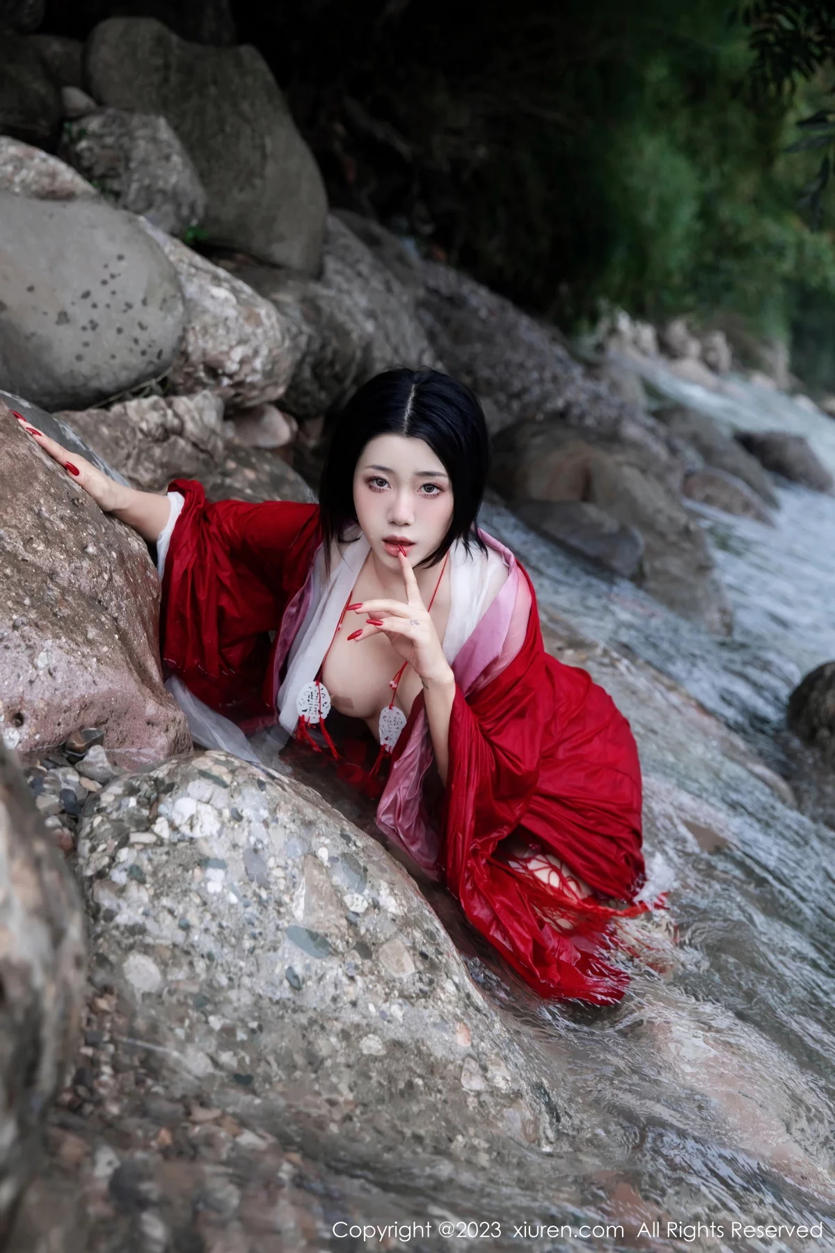 XiuRen第7295期_模特严利娅Yuliya妲己扮演性感红色薄透古装服饰秀美臀诱惑写真89P