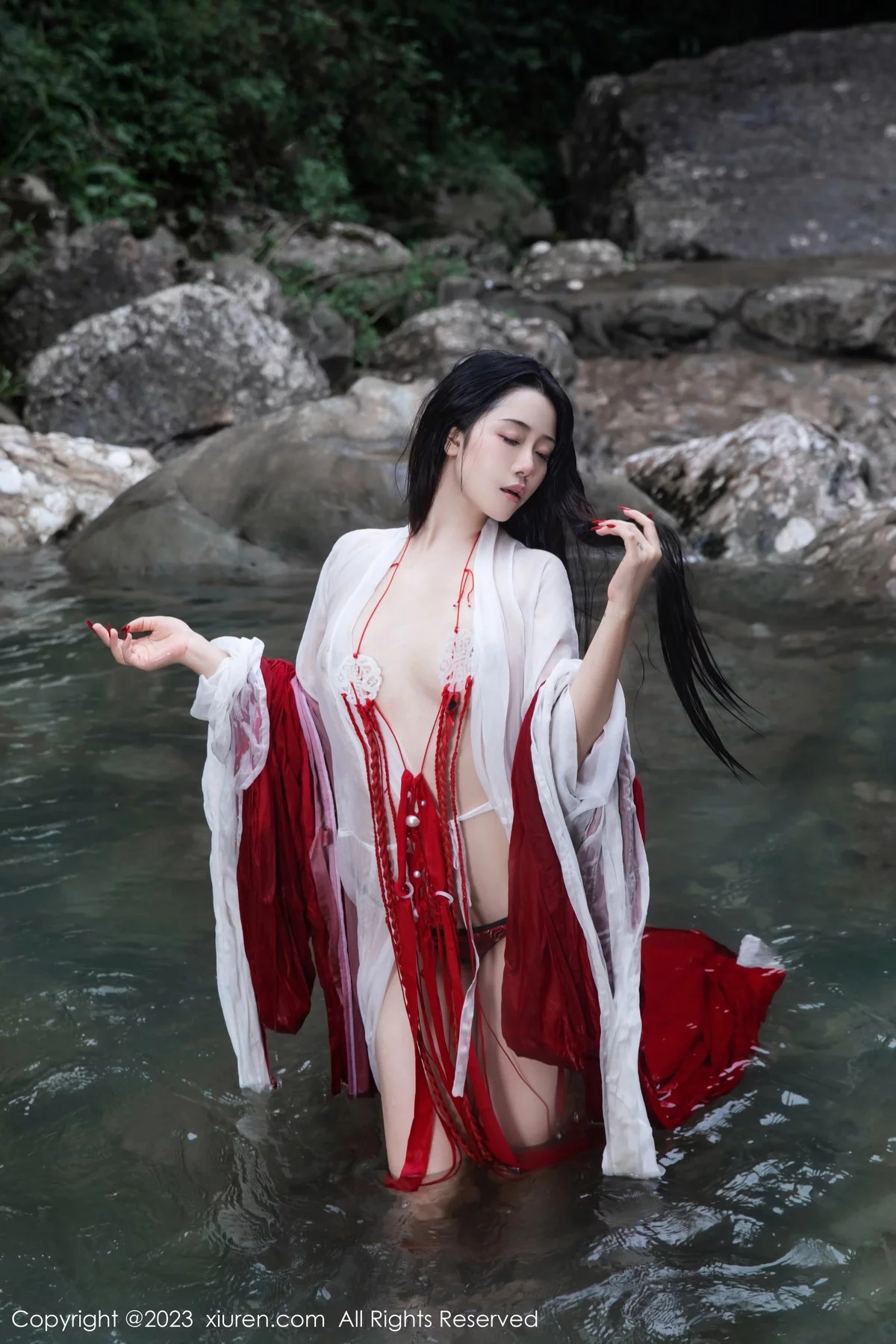 XiuRen第7295期_模特严利娅Yuliya妲己扮演性感红色薄透古装服饰秀美臀诱惑写真89P