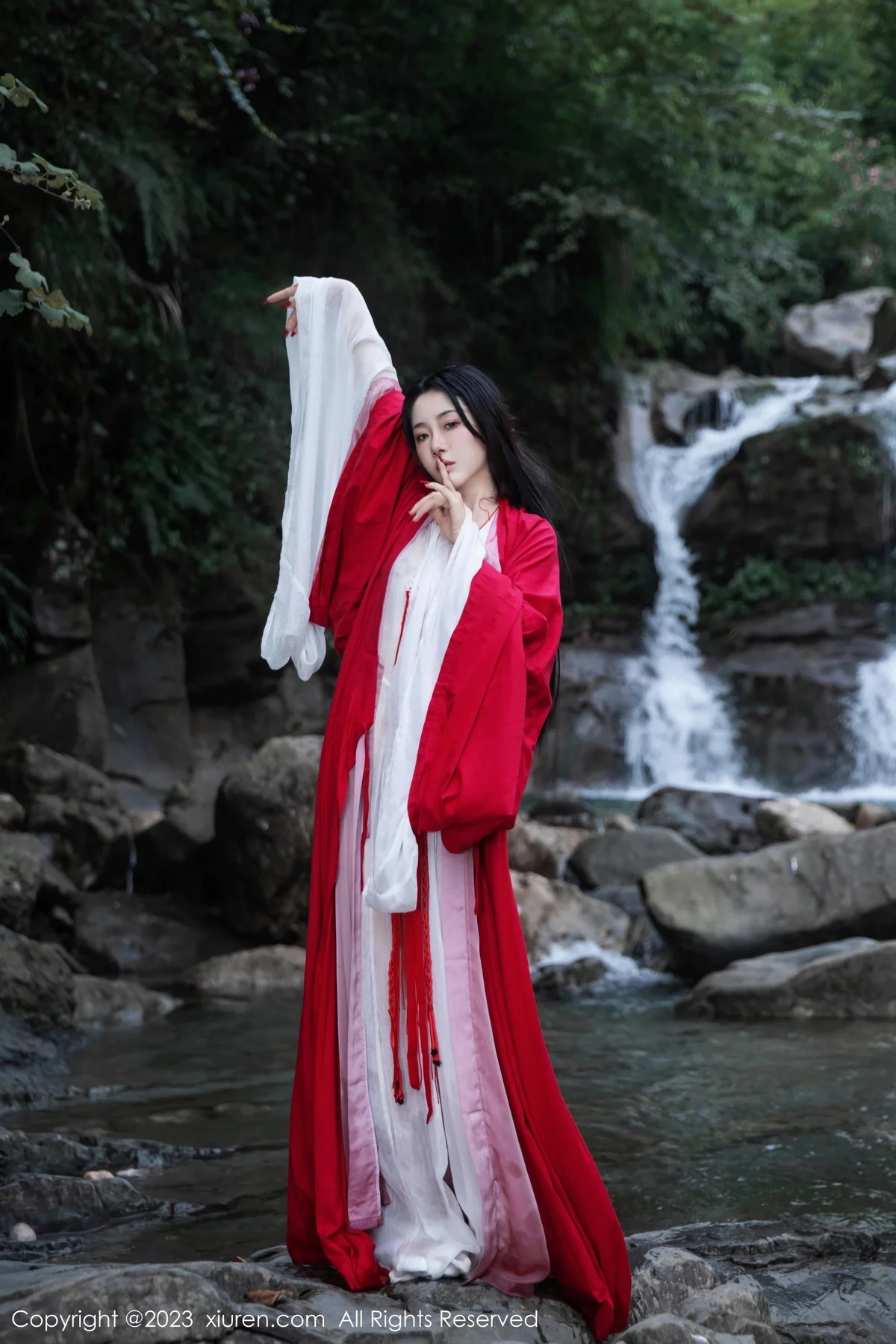 XiuRen第7295期_模特严利娅Yuliya妲己扮演性感红色薄透古装服饰秀美臀诱惑写真89P