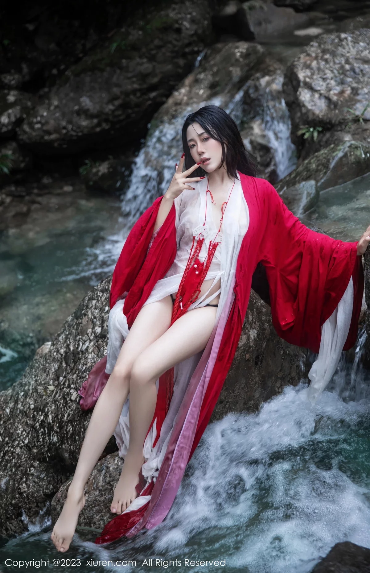 XiuRen第7295期_模特严利娅Yuliya妲己扮演性感红色薄透古装服饰秀美臀诱惑写真89P