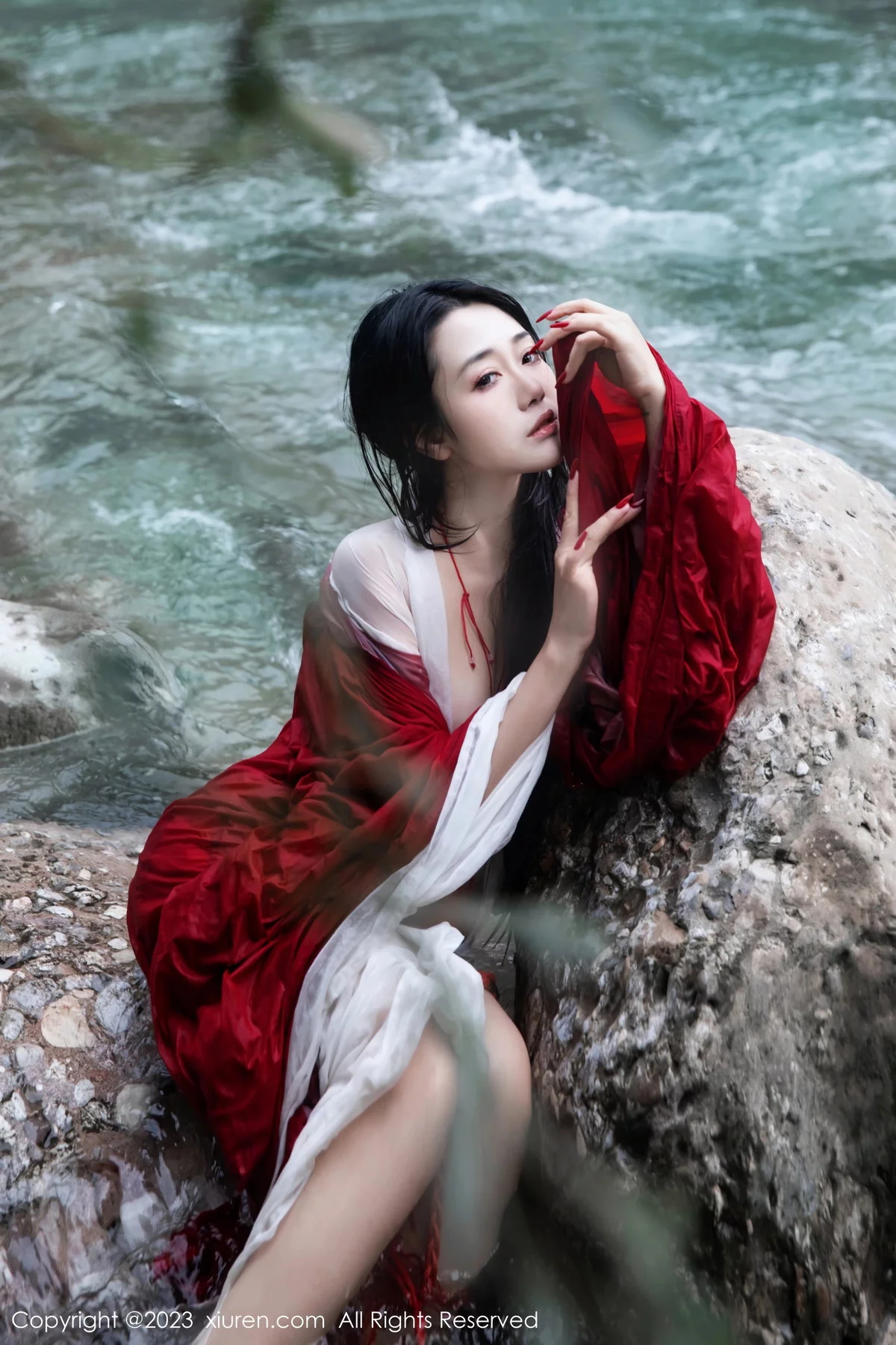 XiuRen第7295期_模特严利娅Yuliya妲己扮演性感红色薄透古装服饰秀美臀诱惑写真89P