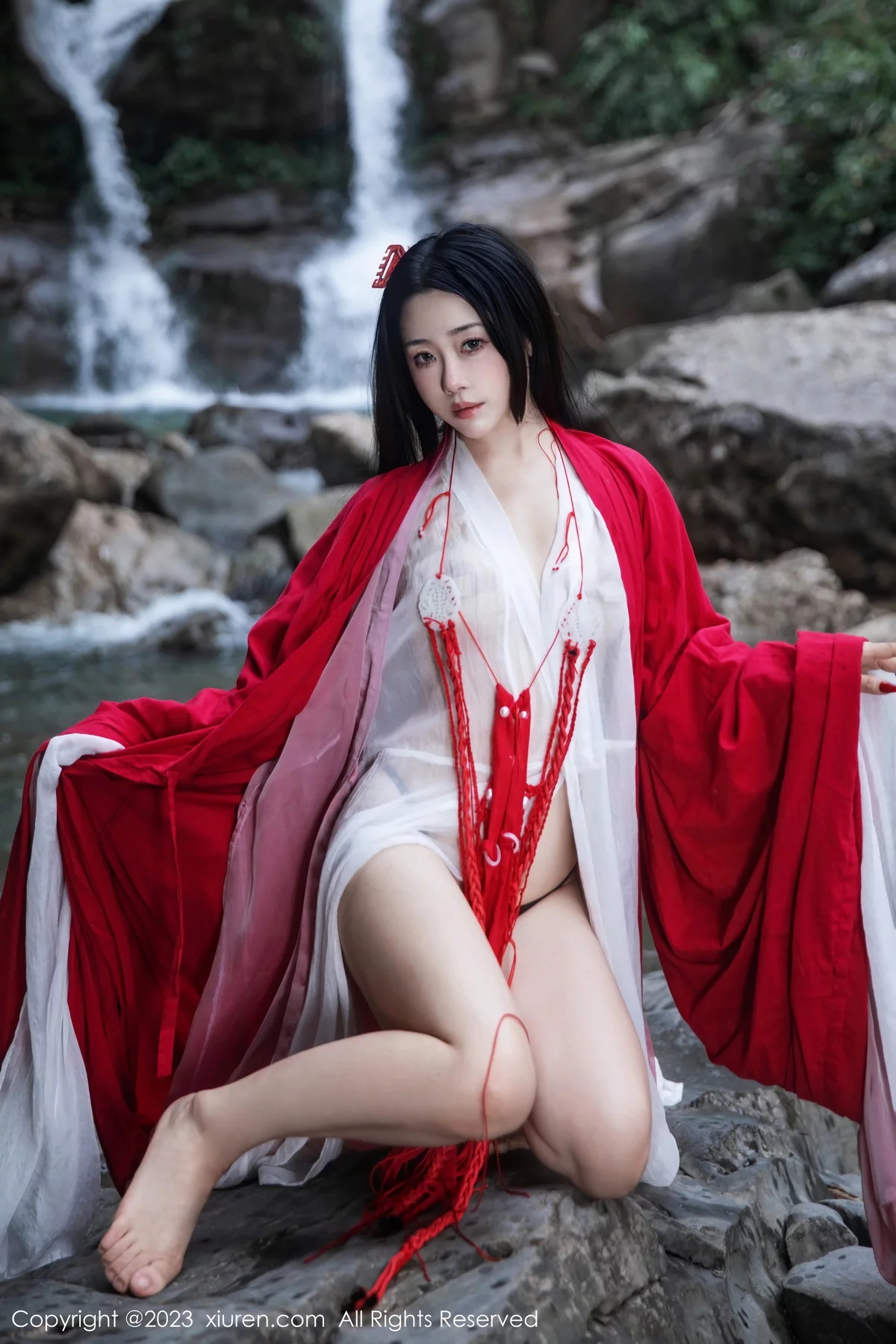 XiuRen第7295期_模特严利娅Yuliya妲己扮演性感红色薄透古装服饰秀美臀诱惑写真89P