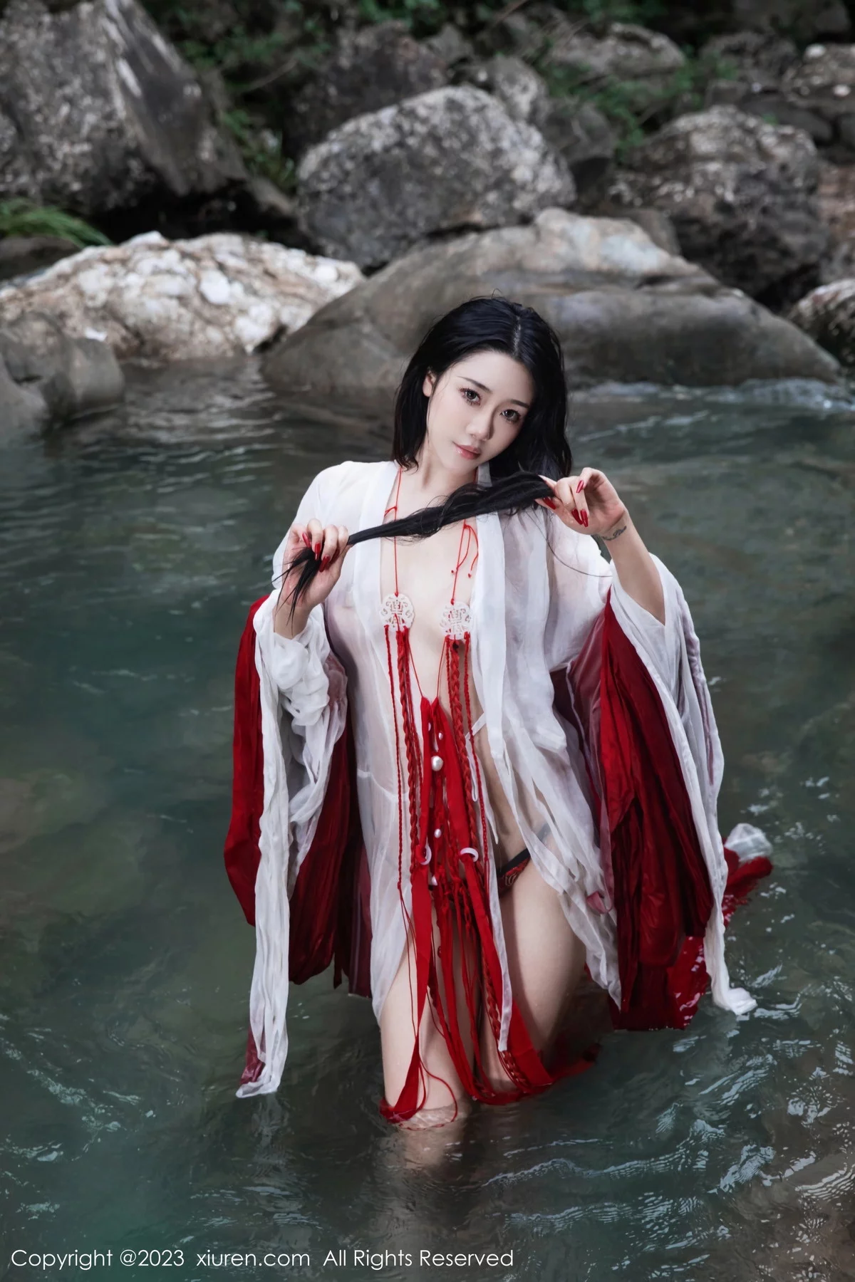 XiuRen第7295期_模特严利娅Yuliya妲己扮演性感红色薄透古装服饰秀美臀诱惑写真89P