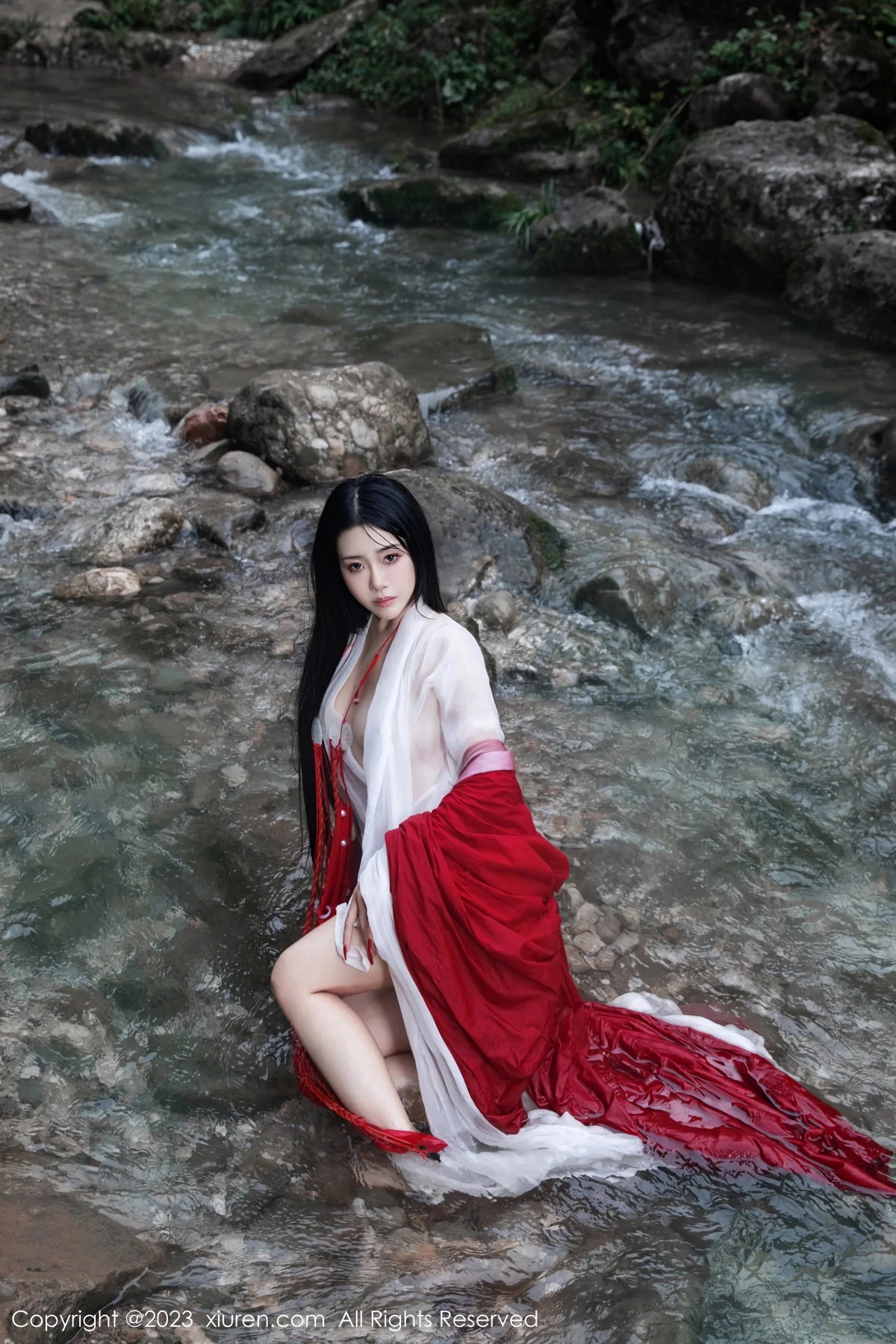XiuRen第7295期_模特严利娅Yuliya妲己扮演性感红色薄透古装服饰秀美臀诱惑写真89P