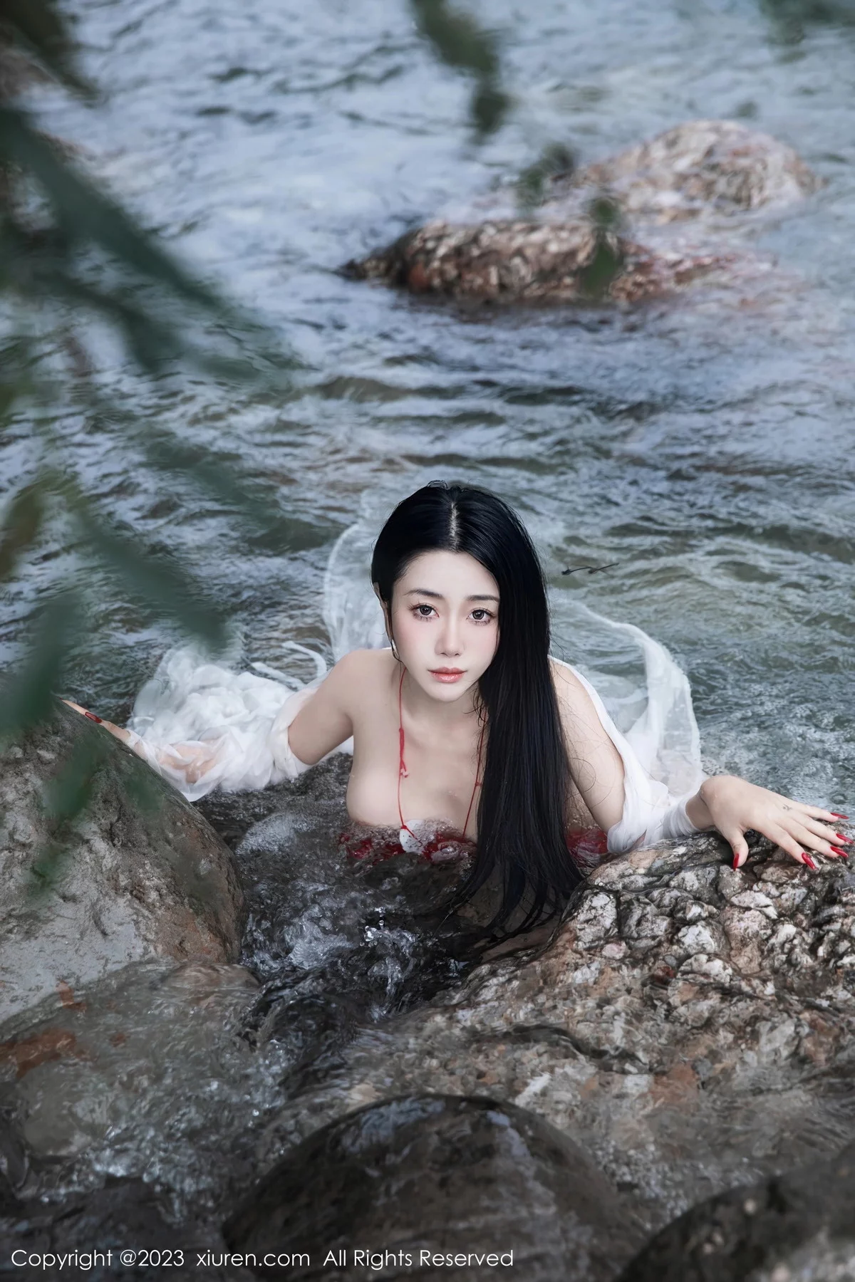 XiuRen第7295期_模特严利娅Yuliya妲己扮演性感红色薄透古装服饰秀美臀诱惑写真89P