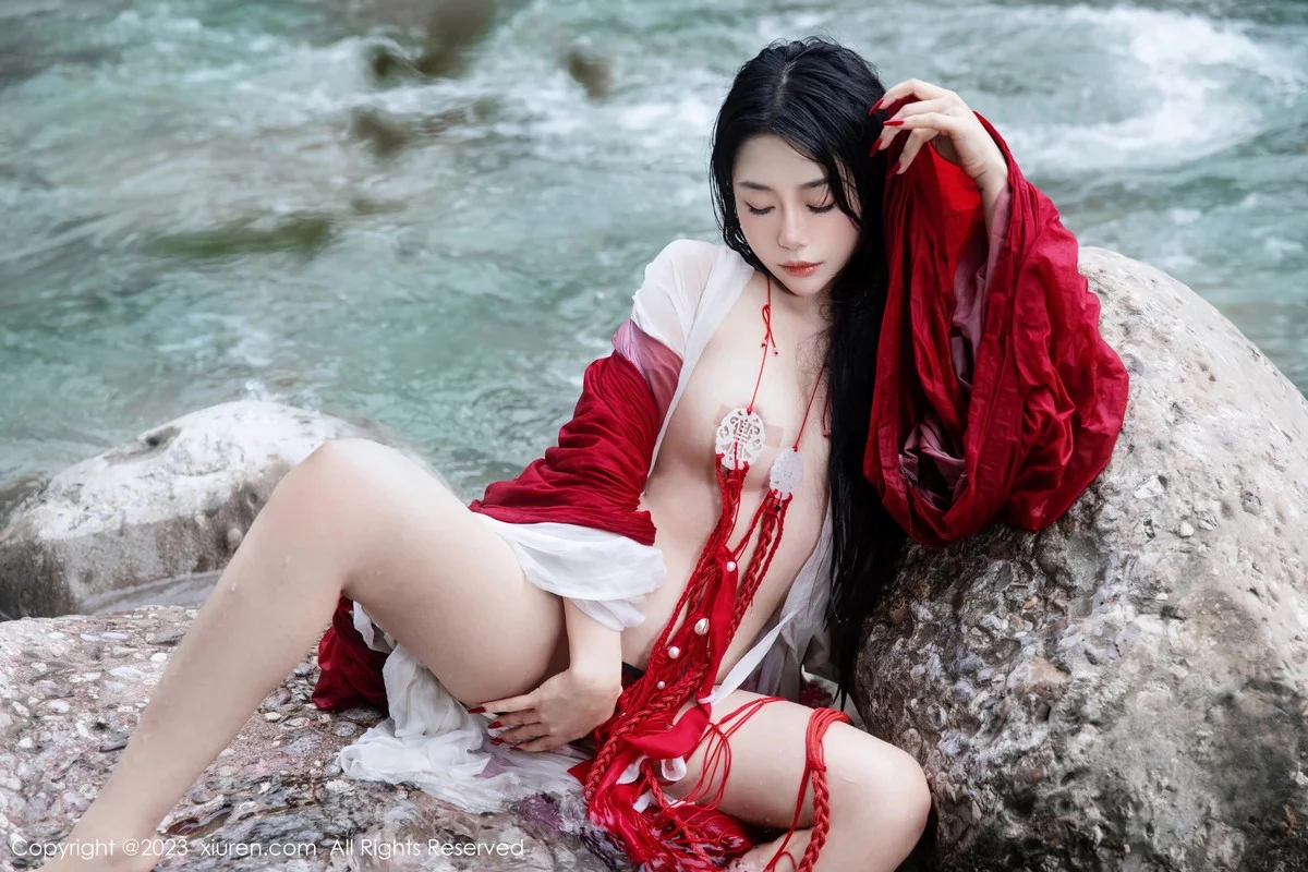 XiuRen第7295期_模特严利娅Yuliya妲己扮演性感红色薄透古装服饰秀美臀诱惑写真89P