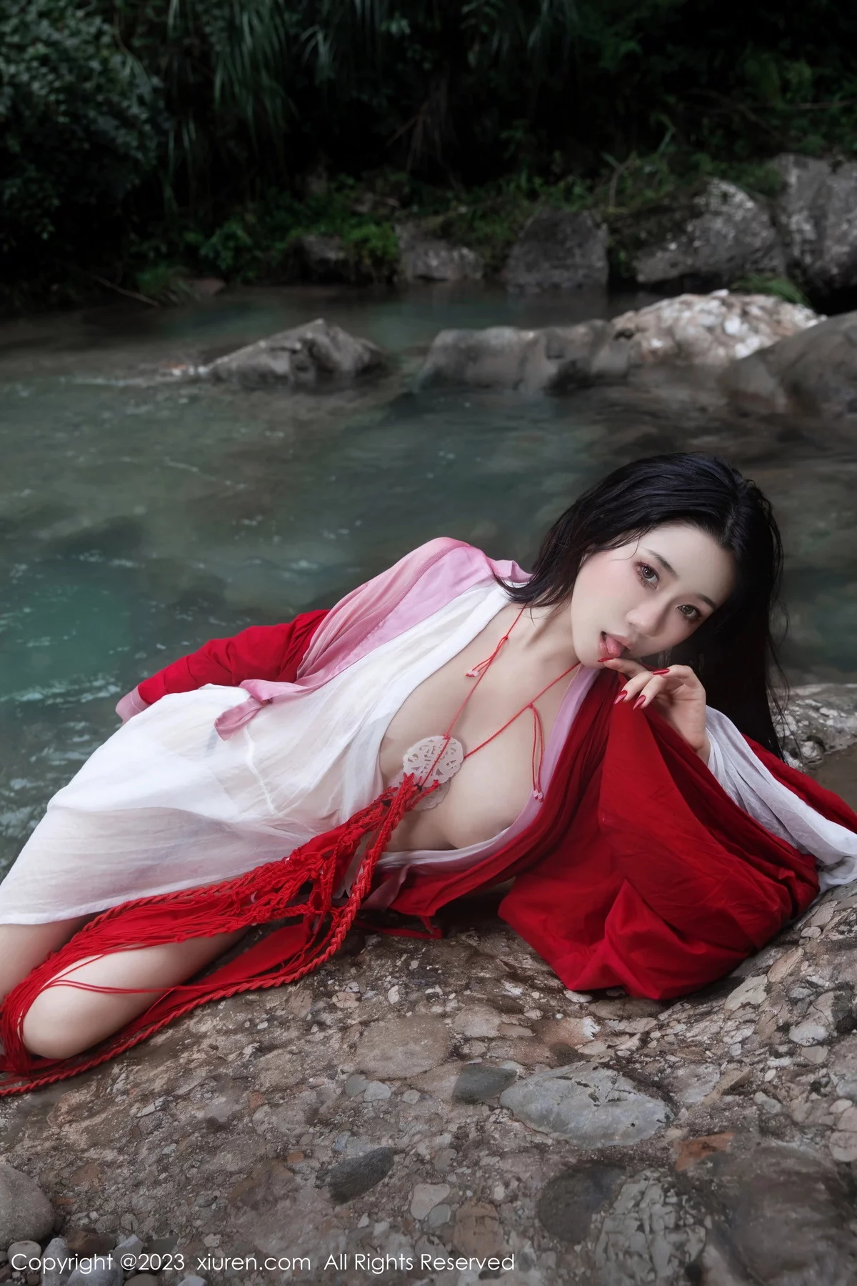 XiuRen第7295期_模特严利娅Yuliya妲己扮演性感红色薄透古装服饰秀美臀诱惑写真89P