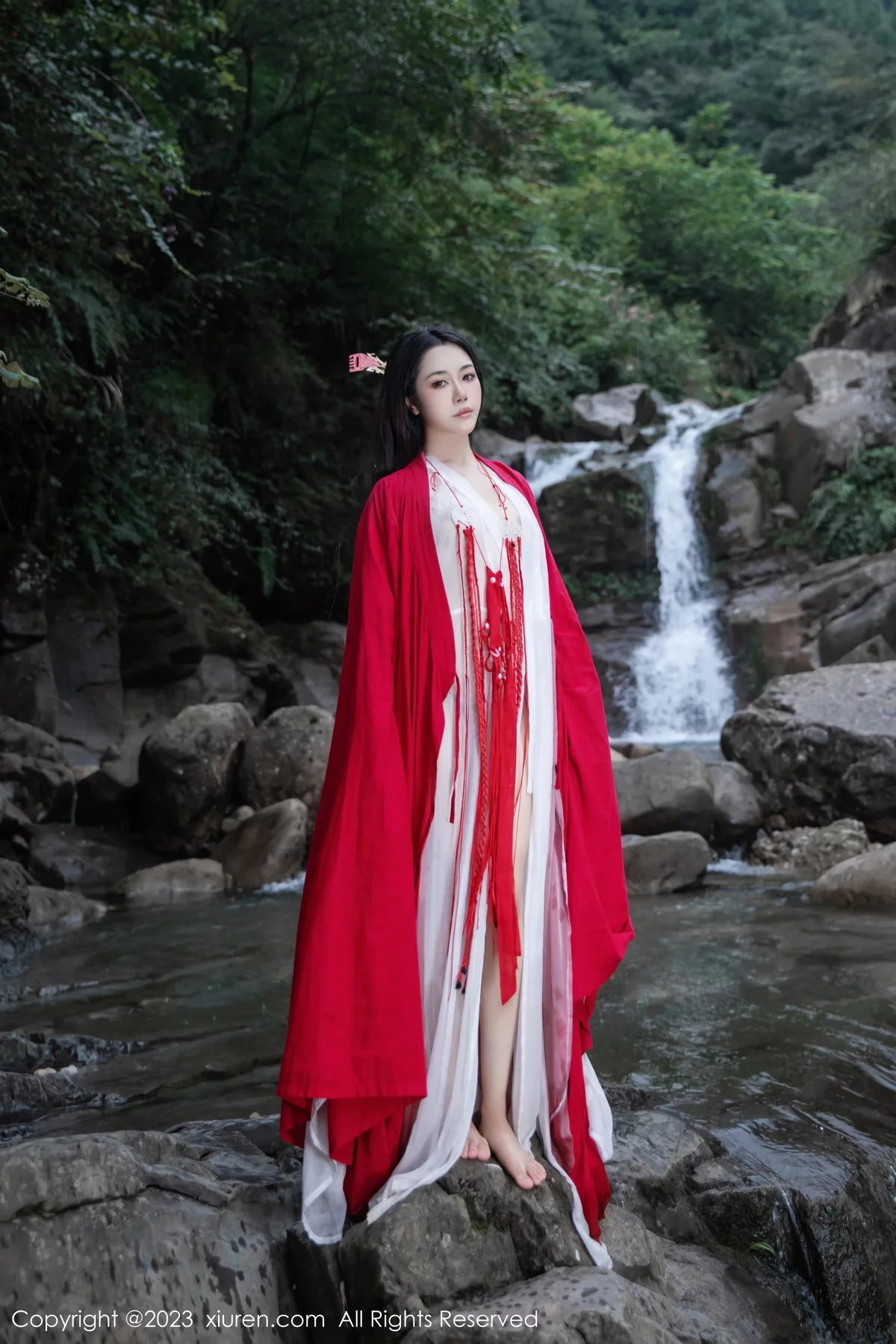 XiuRen第7295期_模特严利娅Yuliya妲己扮演性感红色薄透古装服饰秀美臀诱惑写真89P