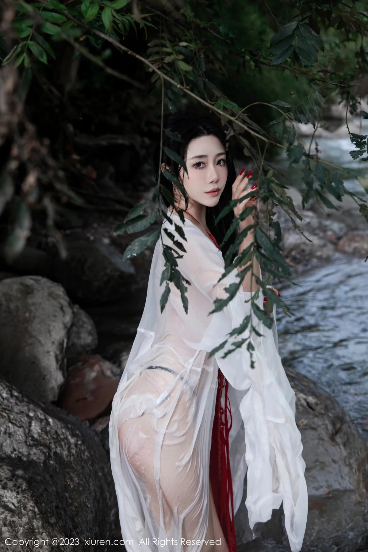 XiuRen第7295期_模特严利娅Yuliya妲己扮演性感红色薄透古装服饰秀美臀诱惑写真89P