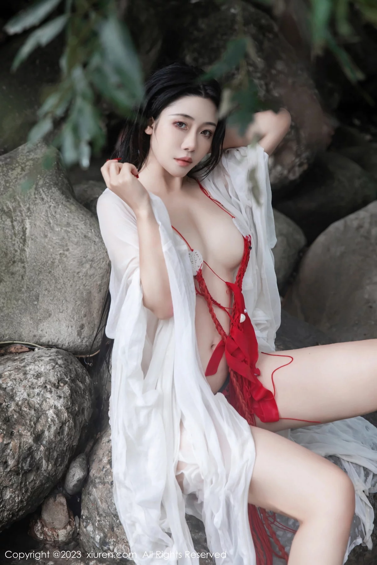 XiuRen第7295期_模特严利娅Yuliya妲己扮演性感红色薄透古装服饰秀美臀诱惑写真89P