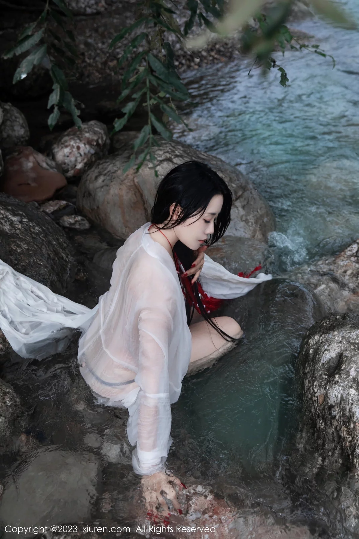 XiuRen第7295期_模特严利娅Yuliya妲己扮演性感红色薄透古装服饰秀美臀诱惑写真89P