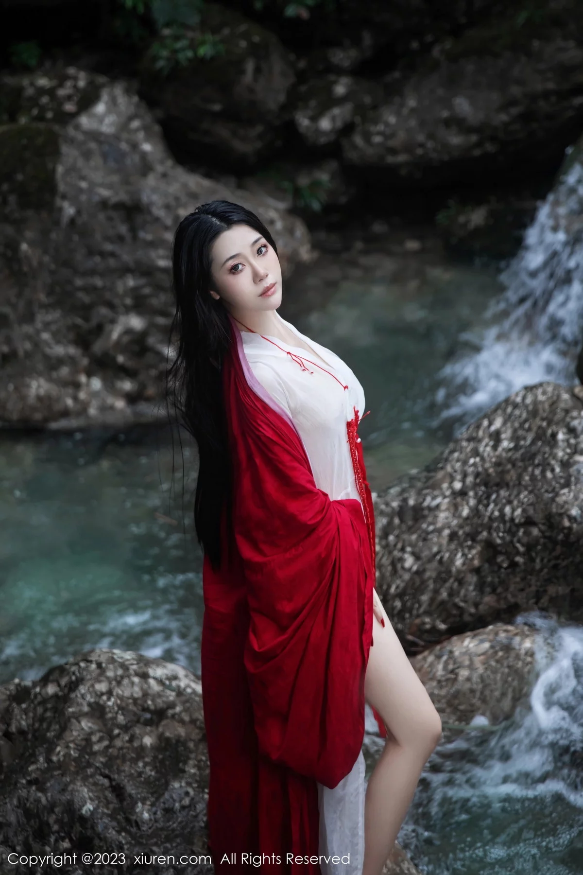 XiuRen第7295期_模特严利娅Yuliya妲己扮演性感红色薄透古装服饰秀美臀诱惑写真89P