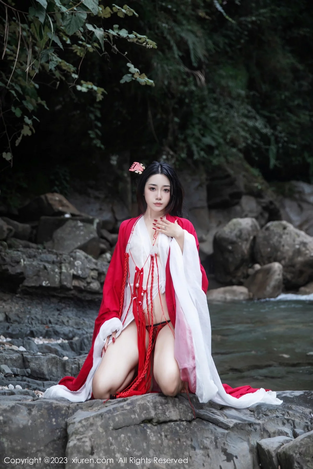 XiuRen第7295期_模特严利娅Yuliya妲己扮演性感红色薄透古装服饰秀美臀诱惑写真89P