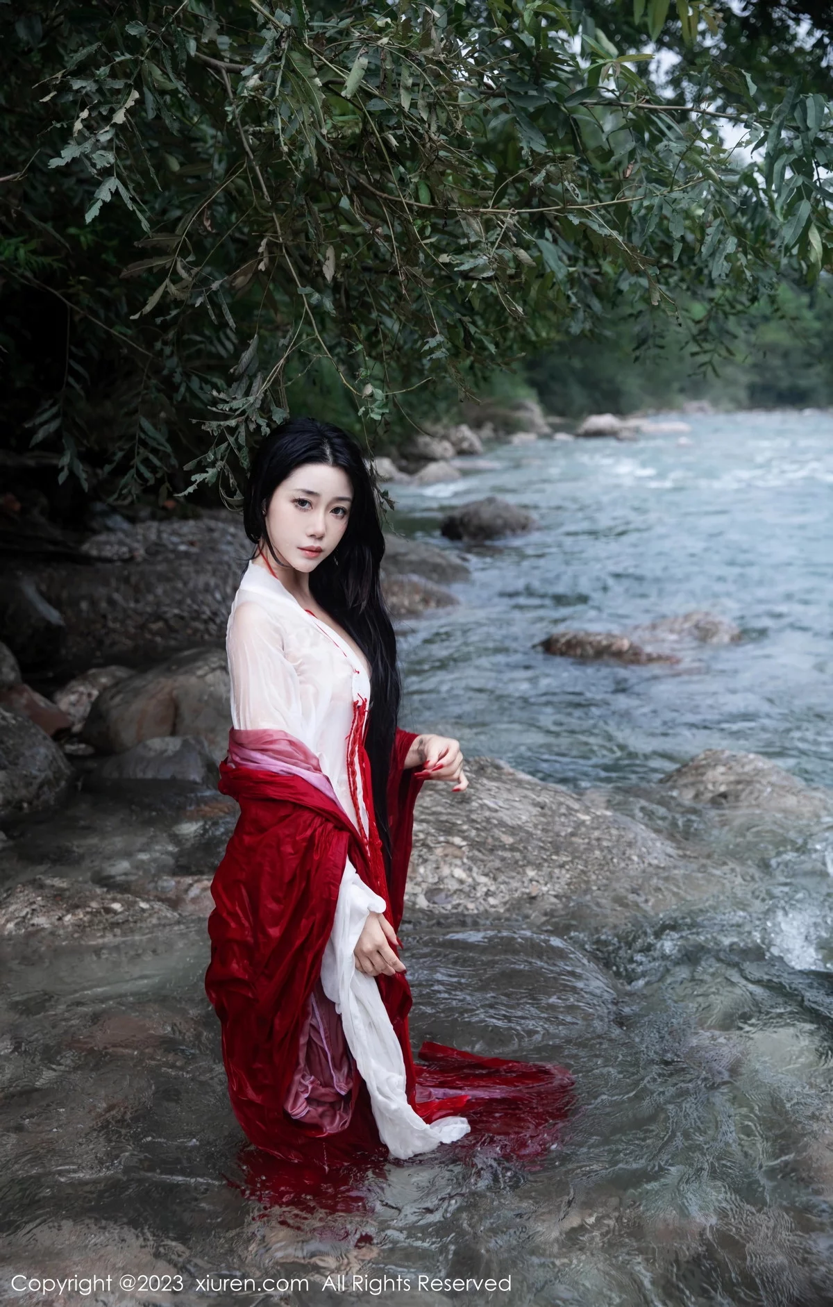XiuRen第7295期_模特严利娅Yuliya妲己扮演性感红色薄透古装服饰秀美臀诱惑写真89P
