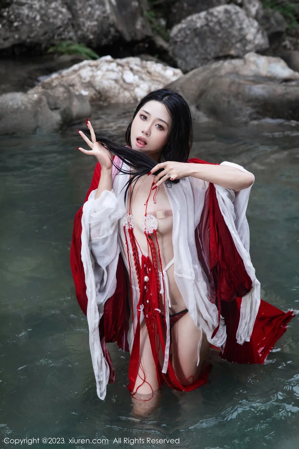 XiuRen第7295期_模特严利娅Yuliya妲己扮演性感红色薄透古装服饰秀美臀诱惑写真89P