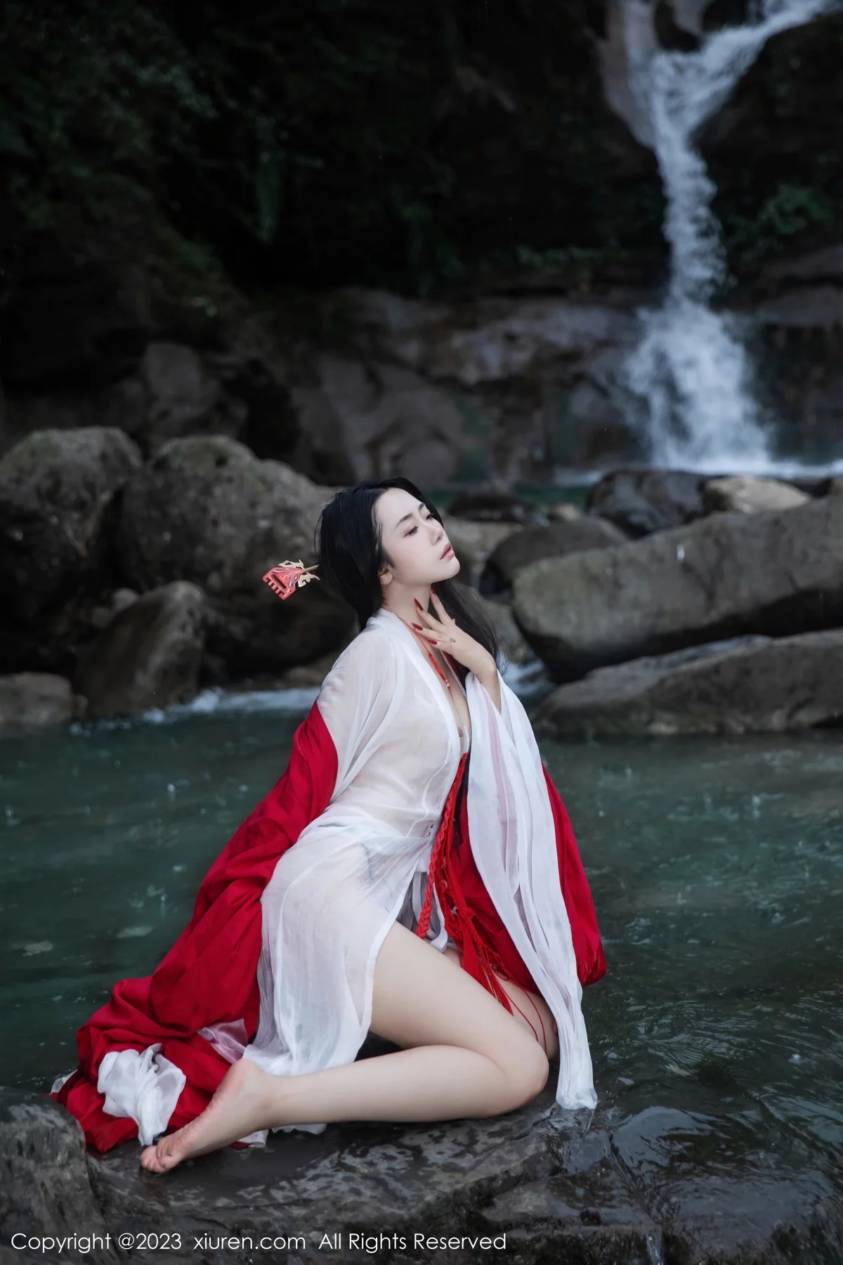 XiuRen第7295期_模特严利娅Yuliya妲己扮演性感红色薄透古装服饰秀美臀诱惑写真89P
