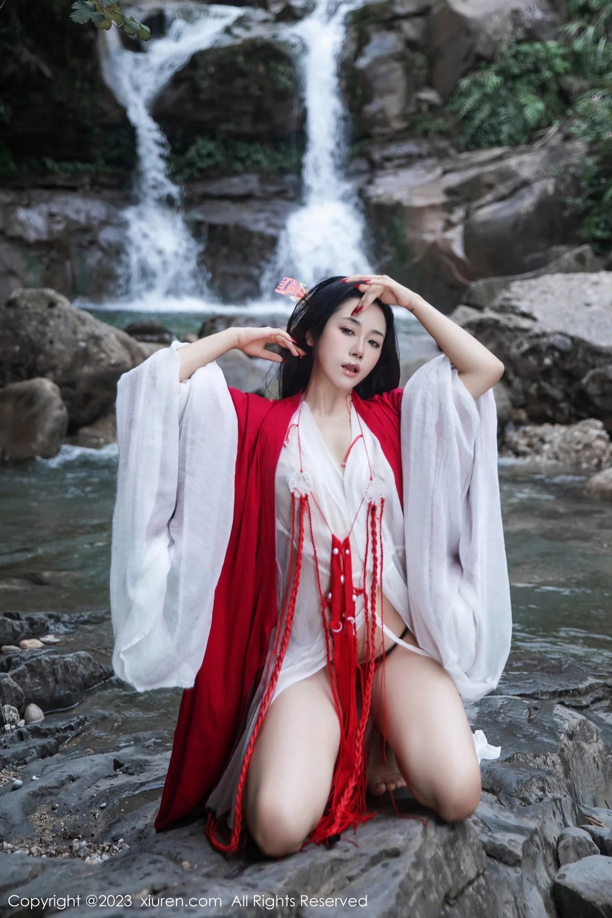 XiuRen第7295期_模特严利娅Yuliya妲己扮演性感红色薄透古装服饰秀美臀诱惑写真89P
