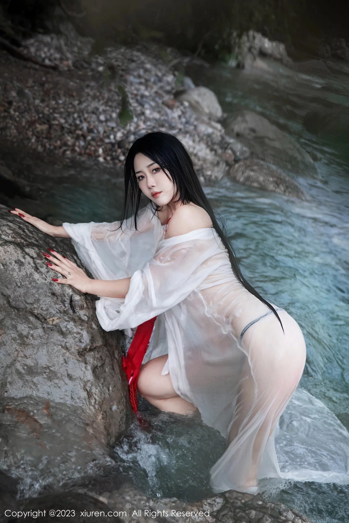 XiuRen第7295期_模特严利娅Yuliya妲己扮演性感红色薄透古装服饰秀美臀诱惑写真89P