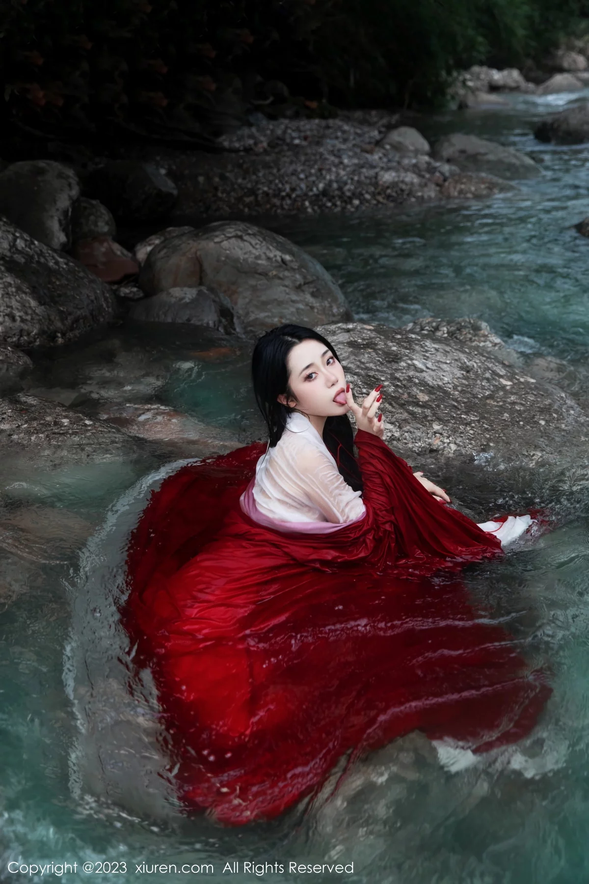 XiuRen第7295期_模特严利娅Yuliya妲己扮演性感红色薄透古装服饰秀美臀诱惑写真89P