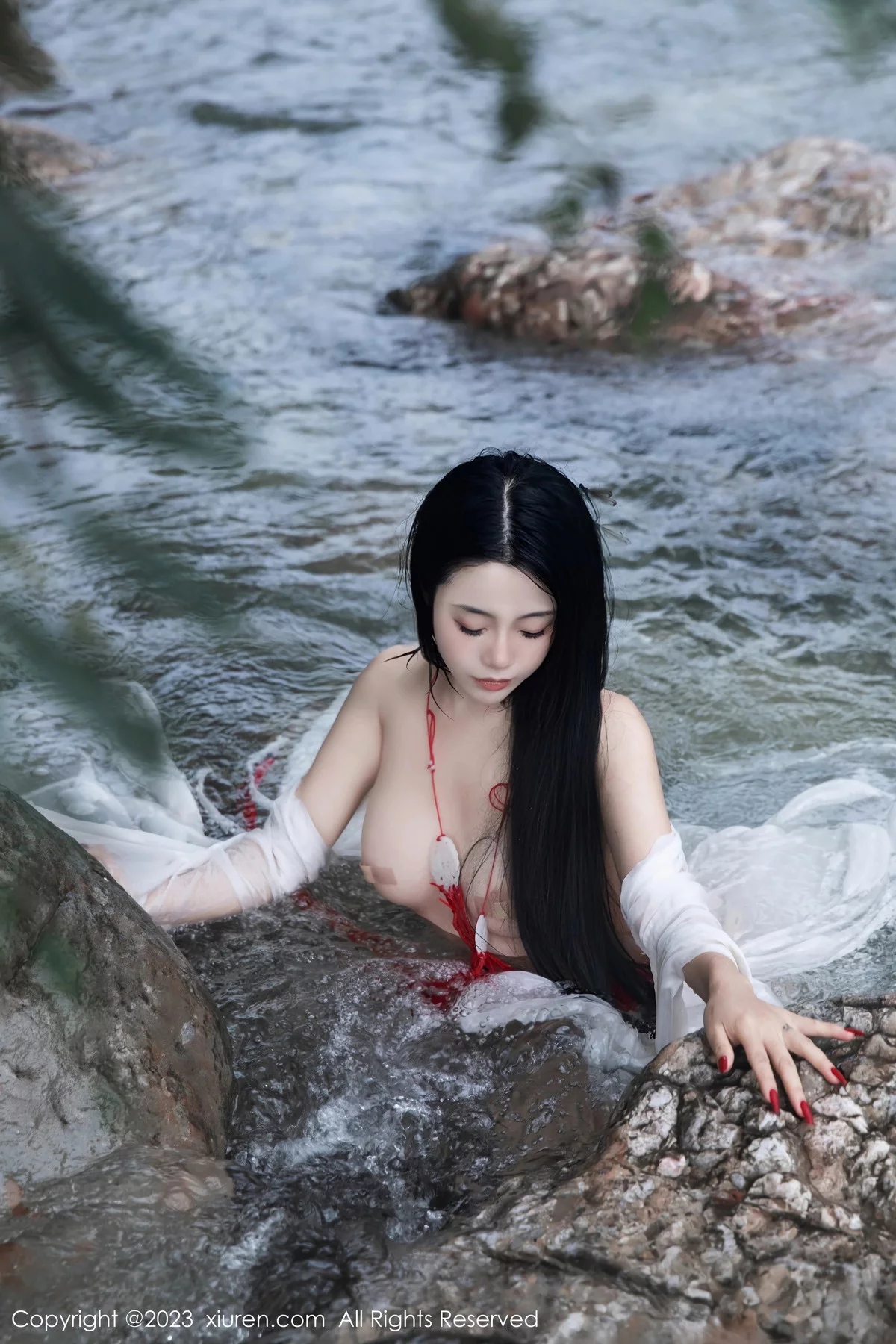 XiuRen第7295期_模特严利娅Yuliya妲己扮演性感红色薄透古装服饰秀美臀诱惑写真89P