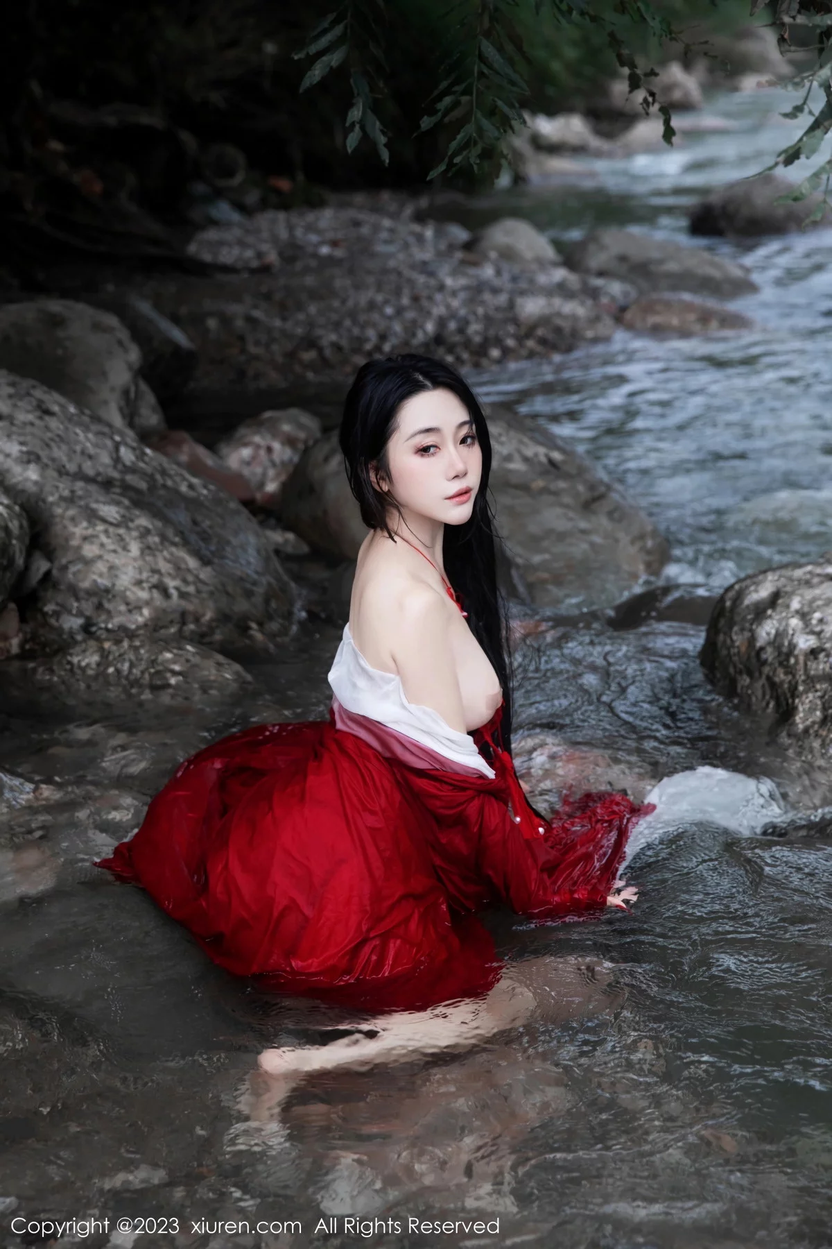 XiuRen第7295期_模特严利娅Yuliya妲己扮演性感红色薄透古装服饰秀美臀诱惑写真89P