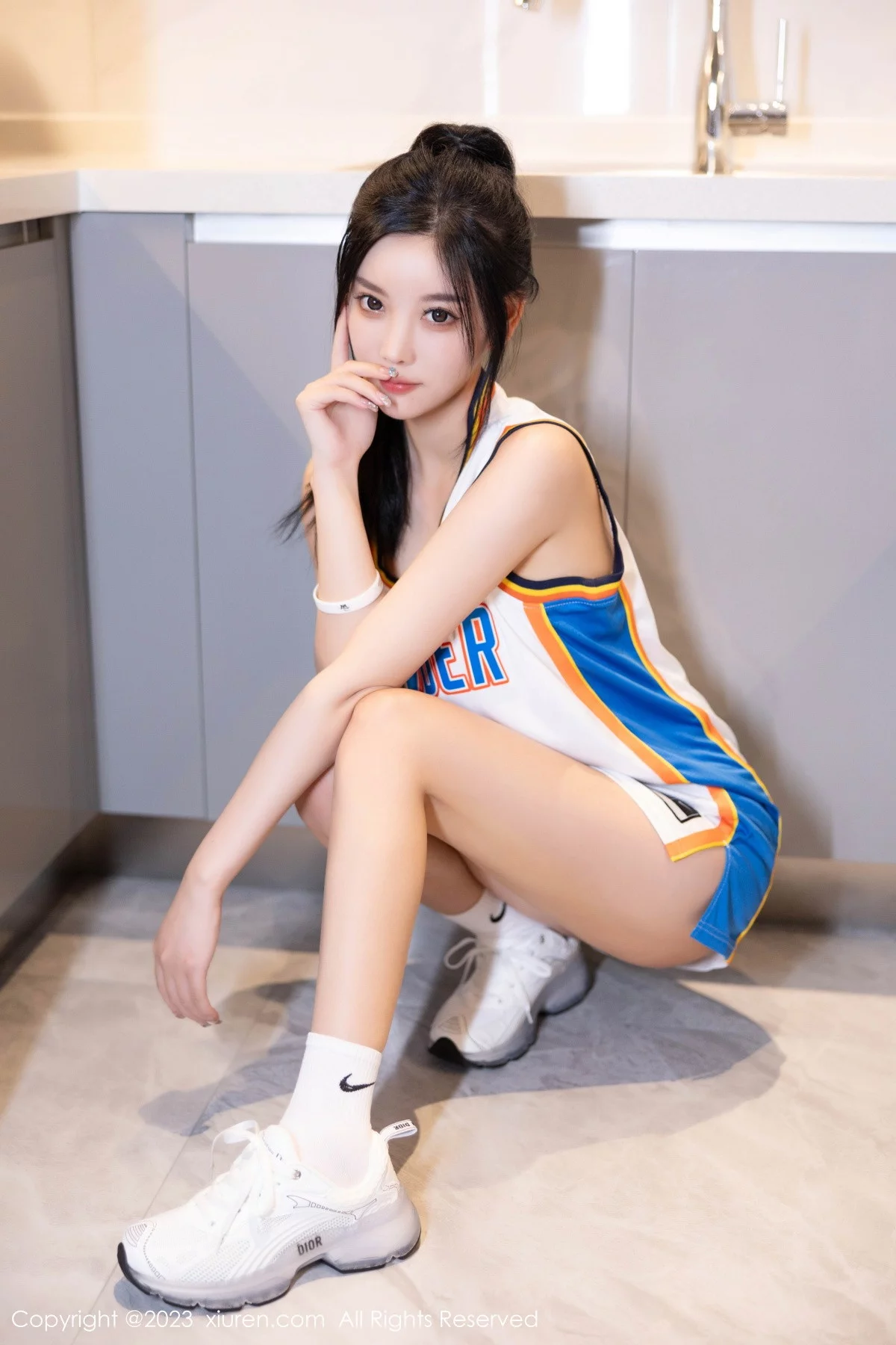 XiuRen第7304期_女神杨晨晨Yome性感白色运动服饰秀丰腴身材完美诱惑写真86P