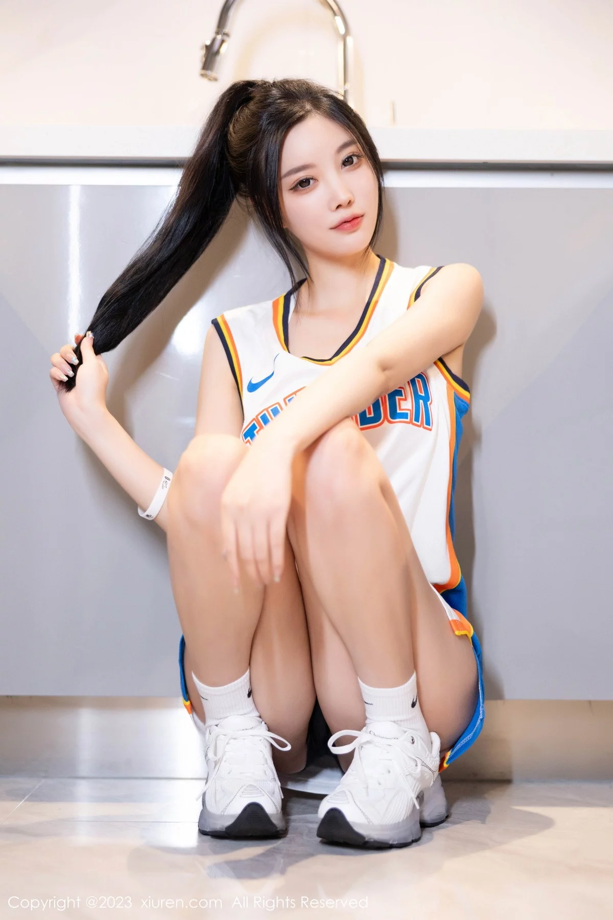 XiuRen第7304期_女神杨晨晨Yome性感白色运动服饰秀丰腴身材完美诱惑写真86P