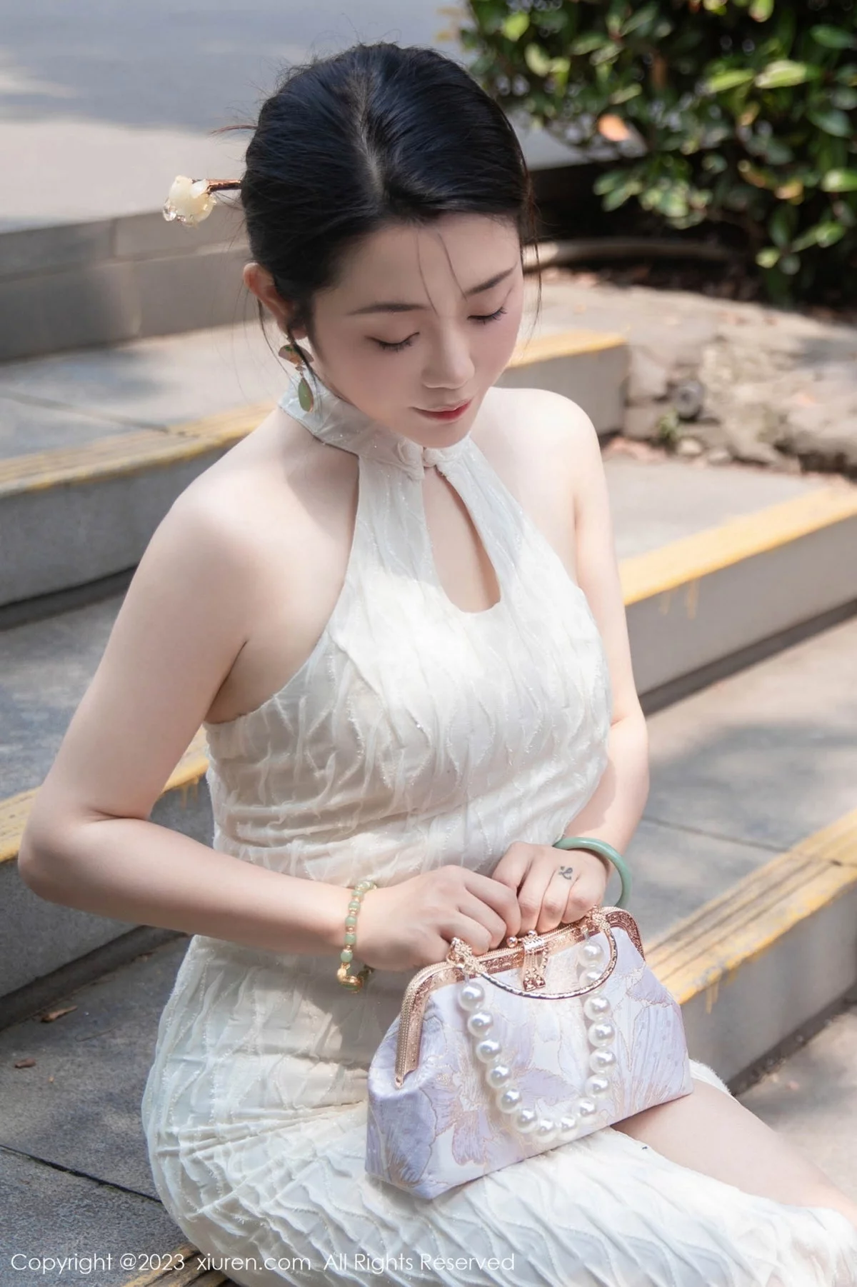 XiuRen第7435期_模特严利娅Yuliya性感白色旗袍服饰秀婀娜身姿完美诱惑写真71P