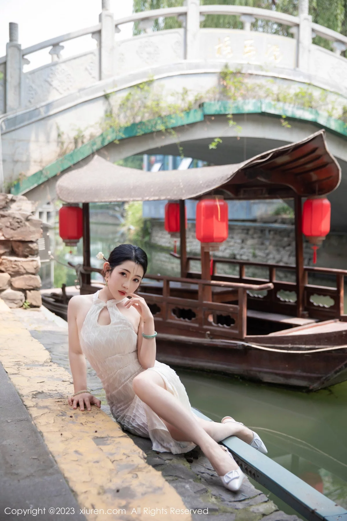 XiuRen第7435期_模特严利娅Yuliya性感白色旗袍服饰秀婀娜身姿完美诱惑写真71P