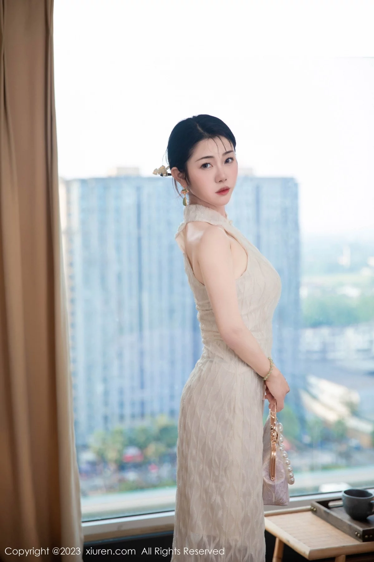 XiuRen第7435期_模特严利娅Yuliya性感白色旗袍服饰秀婀娜身姿完美诱惑写真71P