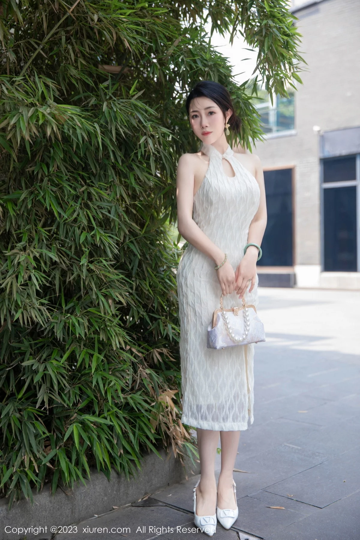 XiuRen第7435期_模特严利娅Yuliya性感白色旗袍服饰秀婀娜身姿完美诱惑写真71P