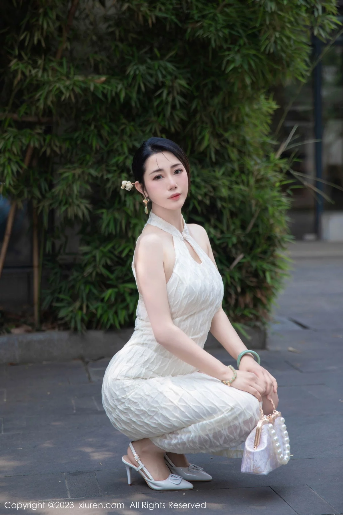 XiuRen第7435期_模特严利娅Yuliya性感白色旗袍服饰秀婀娜身姿完美诱惑写真71P