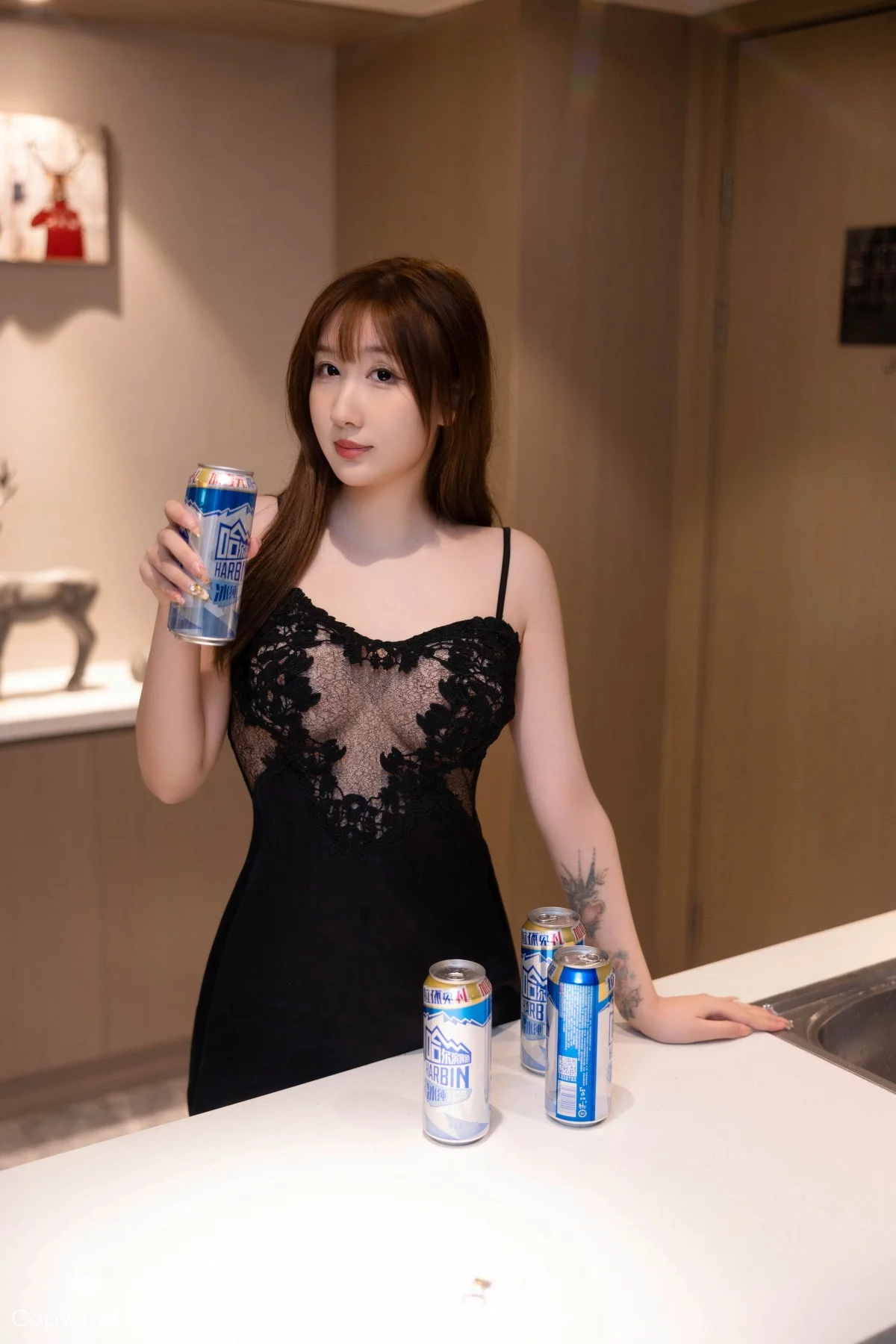 XiuRen第7437期_模特江真真私房浴室性感黑色薄纱吊带短裙配超薄黑丝诱惑写真88P