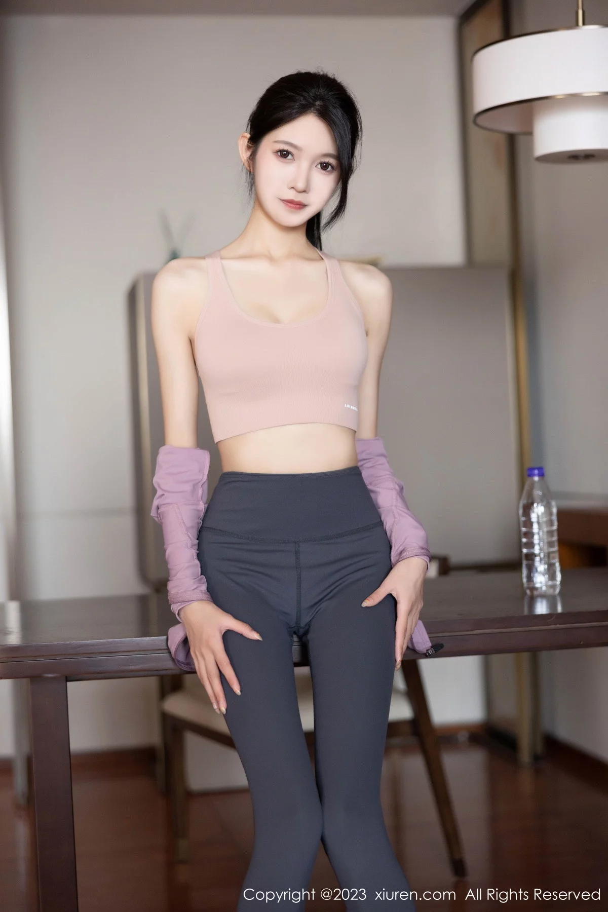 XiuRen第7438期_模特程程程健身房紫灰色上衣配灰色运动裤秀曼妙身姿诱惑写真84P