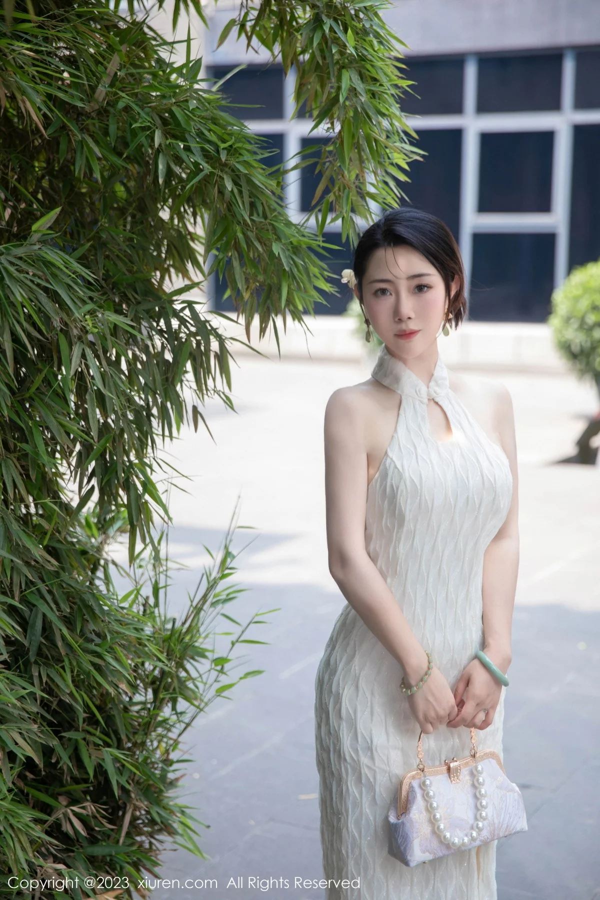XiuRen第7435期_模特严利娅Yuliya性感白色旗袍服饰秀婀娜身姿完美诱惑写真71P