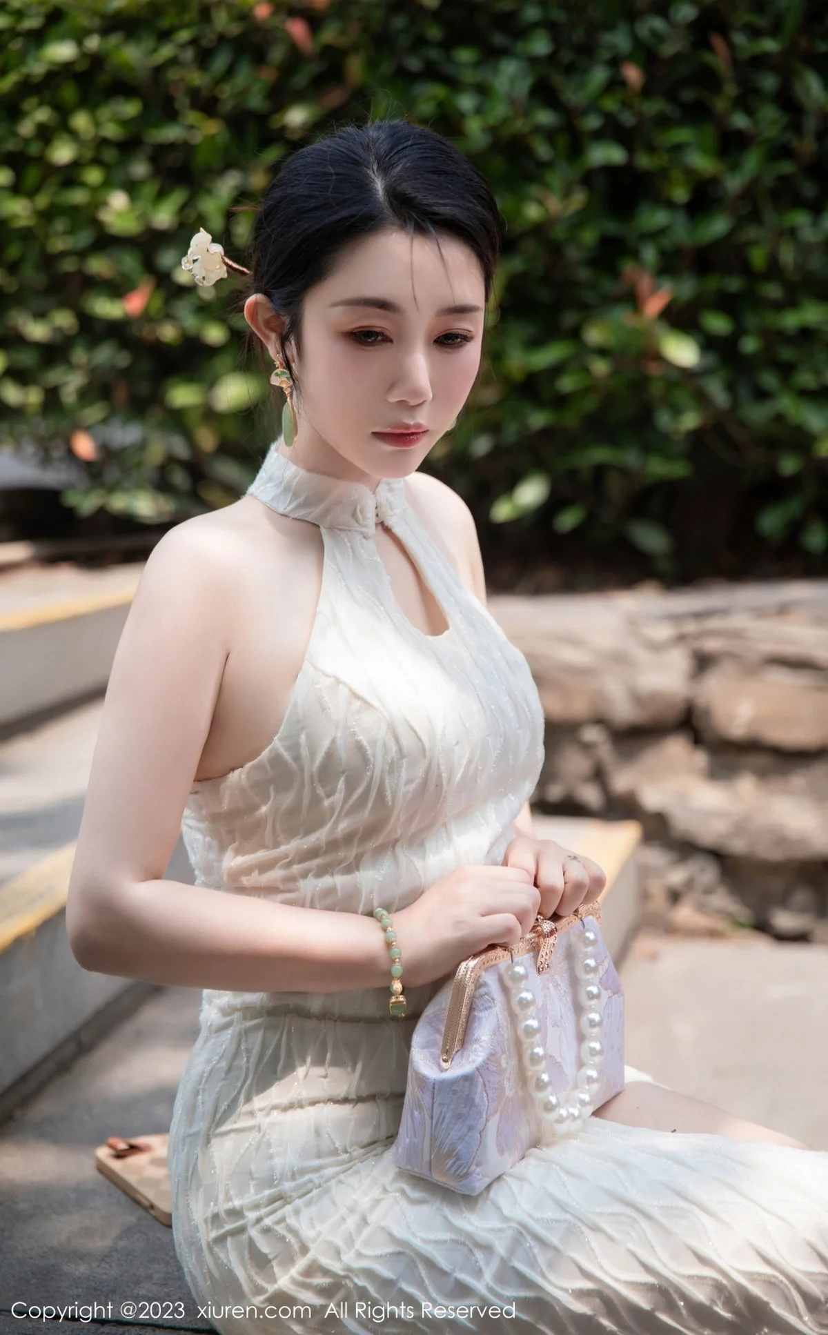 XiuRen第7435期_模特严利娅Yuliya性感白色旗袍服饰秀婀娜身姿完美诱惑写真71P