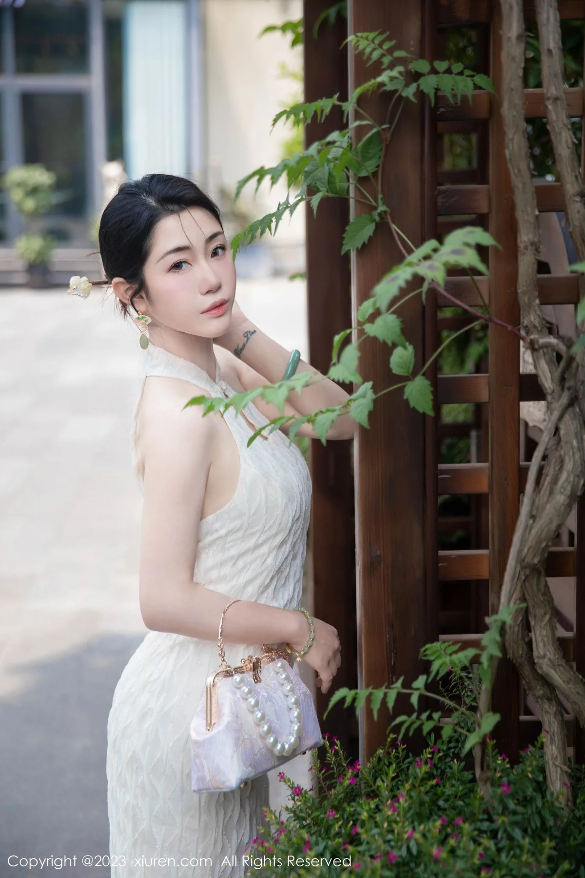 XiuRen第7435期_模特严利娅Yuliya性感白色旗袍服饰秀婀娜身姿完美诱惑写真71P