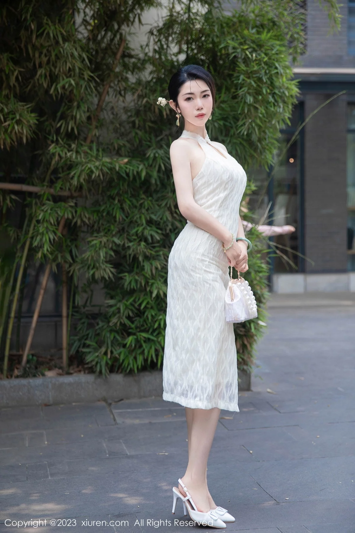 XiuRen第7435期_模特严利娅Yuliya性感白色旗袍服饰秀婀娜身姿完美诱惑写真71P