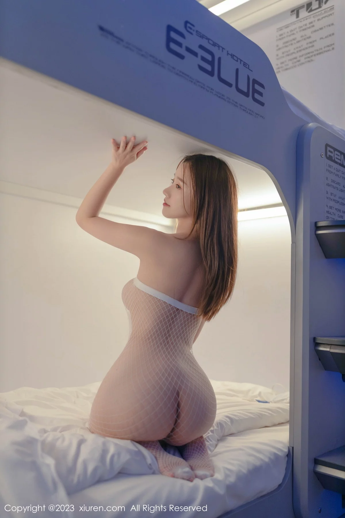 XiuRen第7445期_模特杏子Yada性感兔女郎装扮白色连体衣配网格袜完美诱惑写真82P