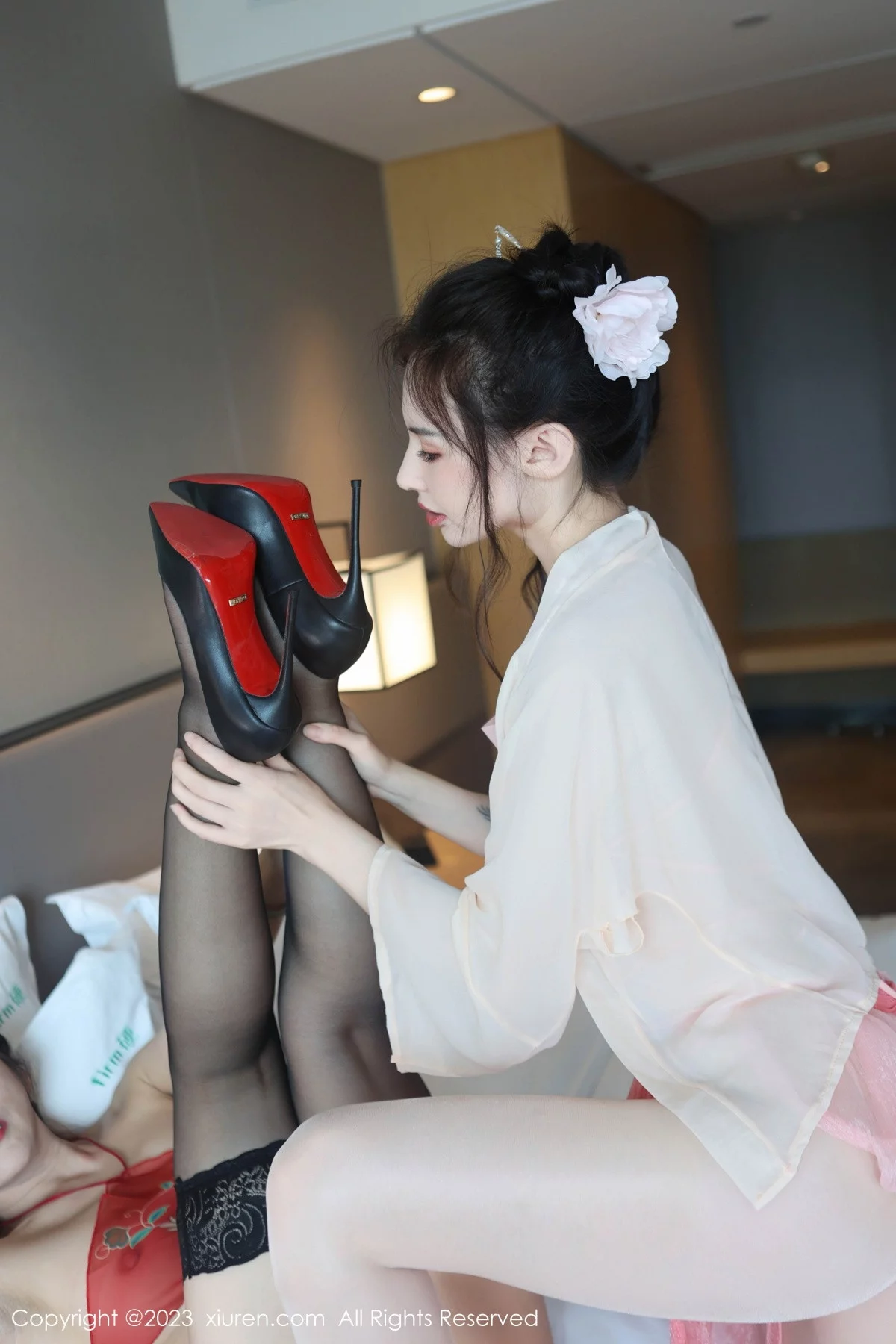XiuRen第7440期_模特合集月野兔美妞＆曼柔性感薄纱情趣肚兜服饰惹火诱惑写真79P