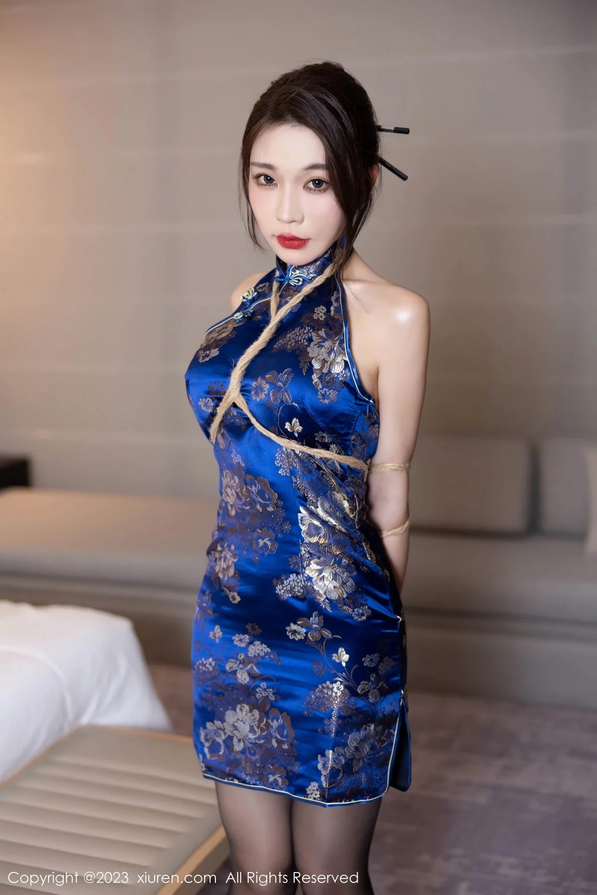 XiuRen第7453期_女神徐莉芝Booty蓝色旗袍服饰+黑色情趣服秀曼妙身姿诱惑写真91P