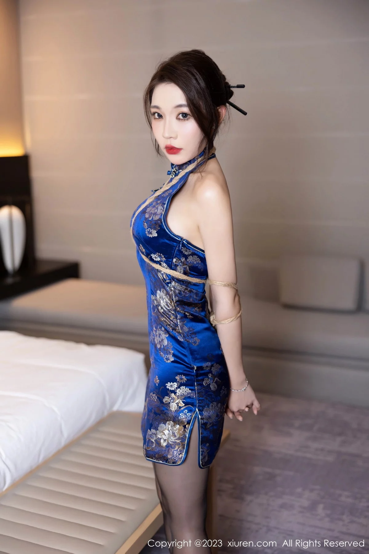 XiuRen第7453期_女神徐莉芝Booty蓝色旗袍服饰+黑色情趣服秀曼妙身姿诱惑写真91P