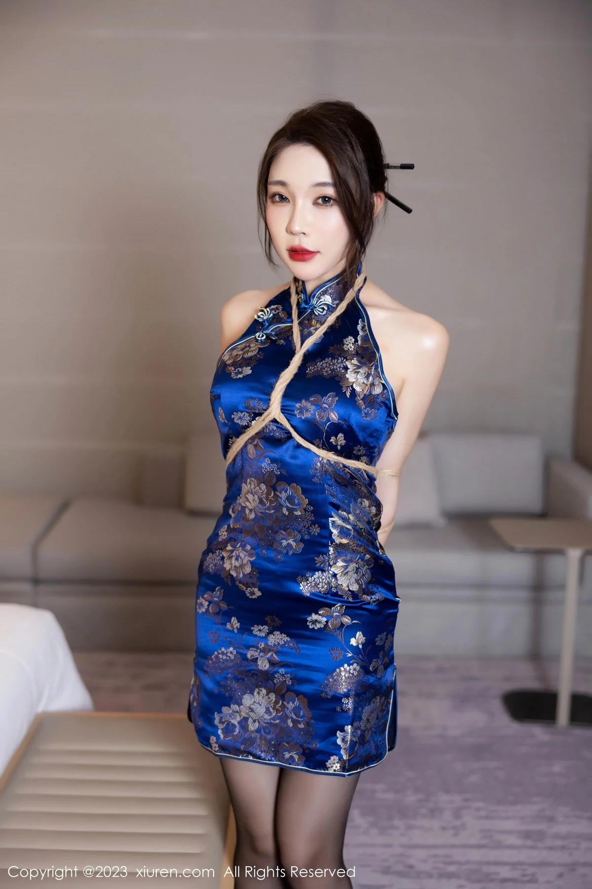 XiuRen第7453期_女神徐莉芝Booty蓝色旗袍服饰+黑色情趣服秀曼妙身姿诱惑写真91P