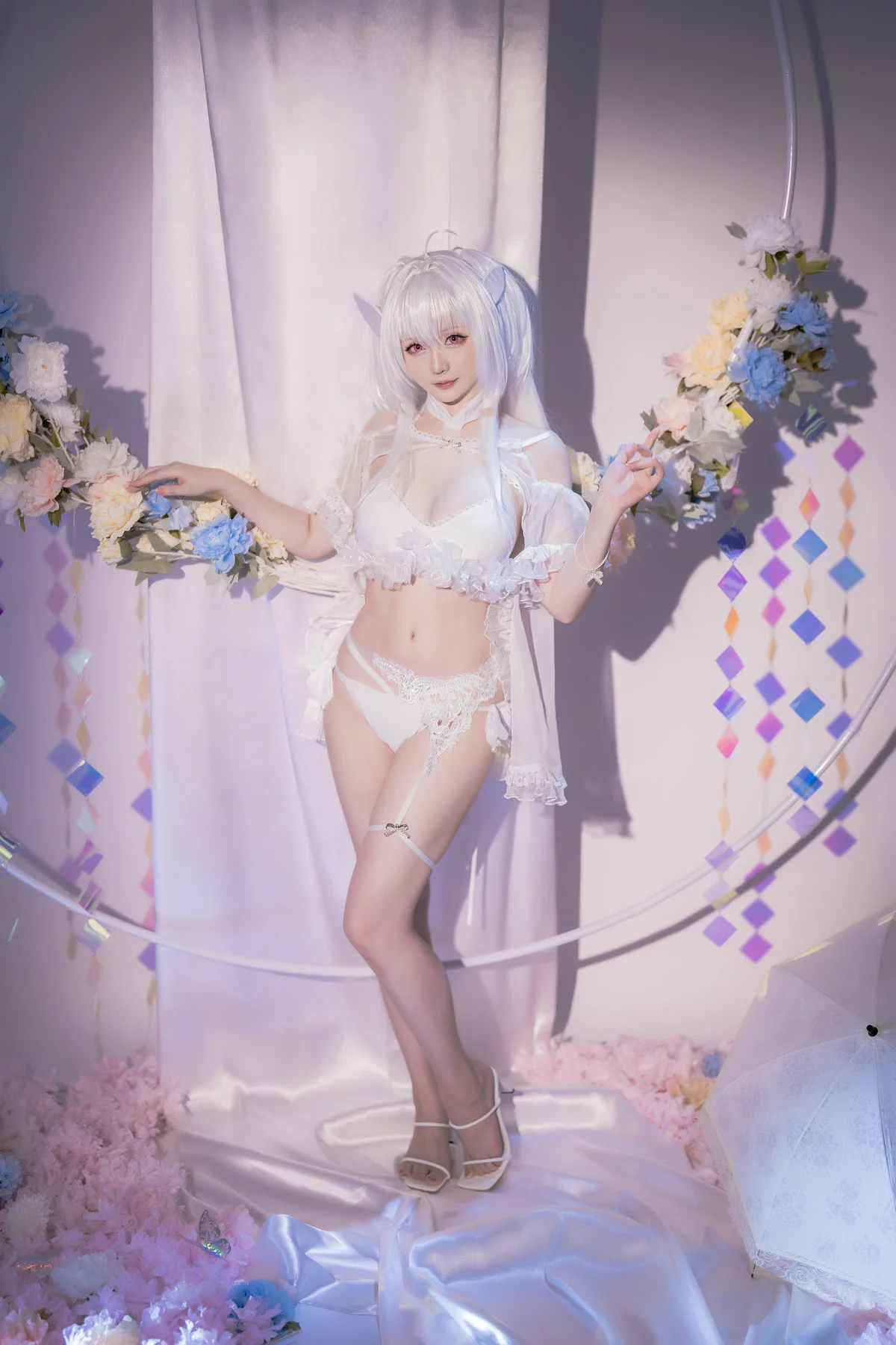 Coser小姐姐星之迟迟阿瓦隆女士主题性感精灵装扮白色内衣秀完美身材诱惑写真32P