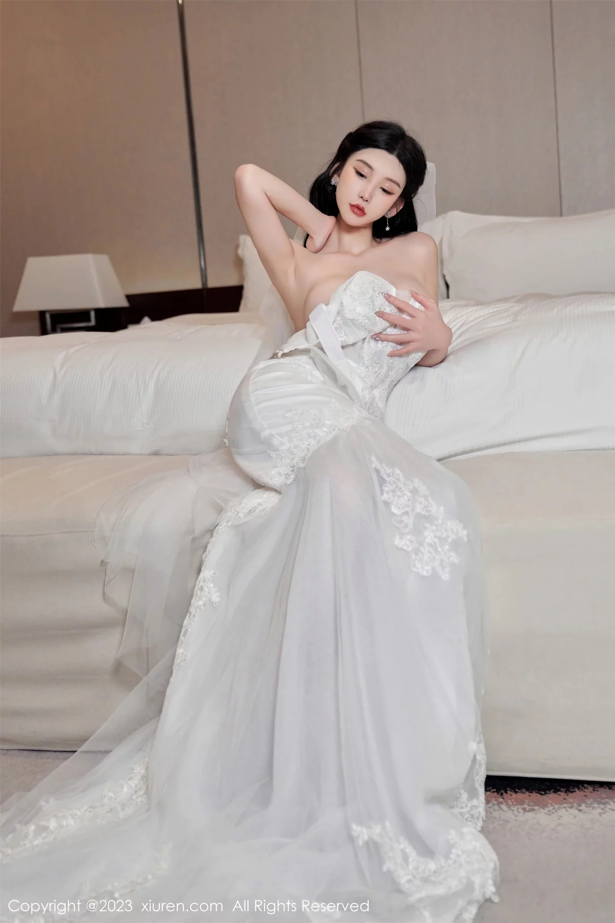XiuRen第7463期_女神周于希Sally性感白色婚纱+白色蕾丝情趣服饰完美诱惑写真100P