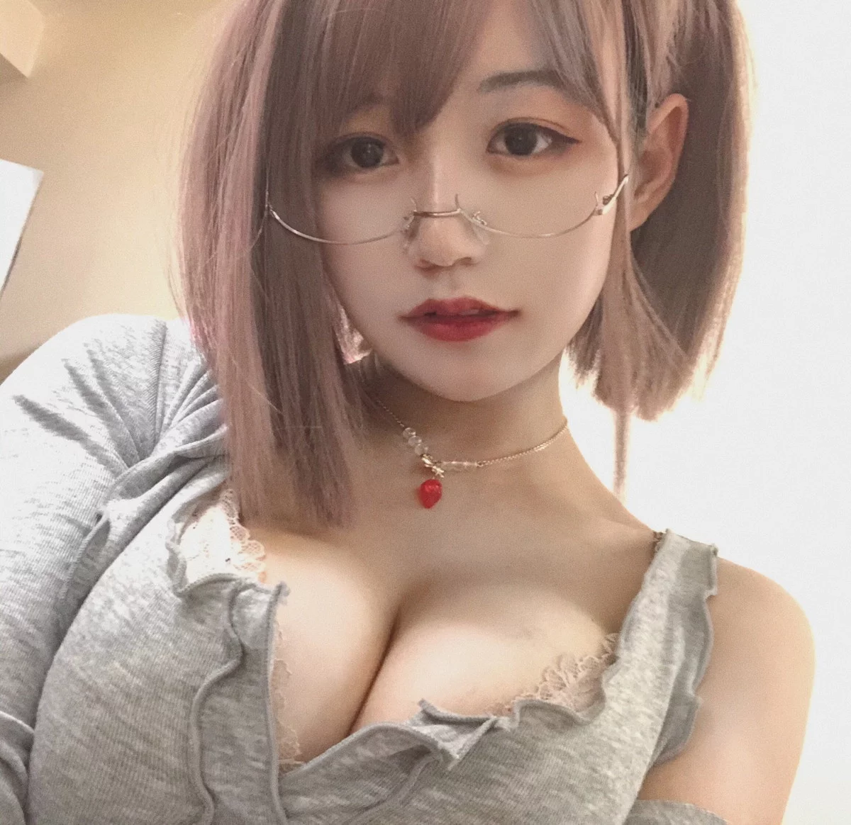 动漫博主小仓千代w-Twitter合集精选主题性感多套服饰+自拍系列迷人诱惑写真350P