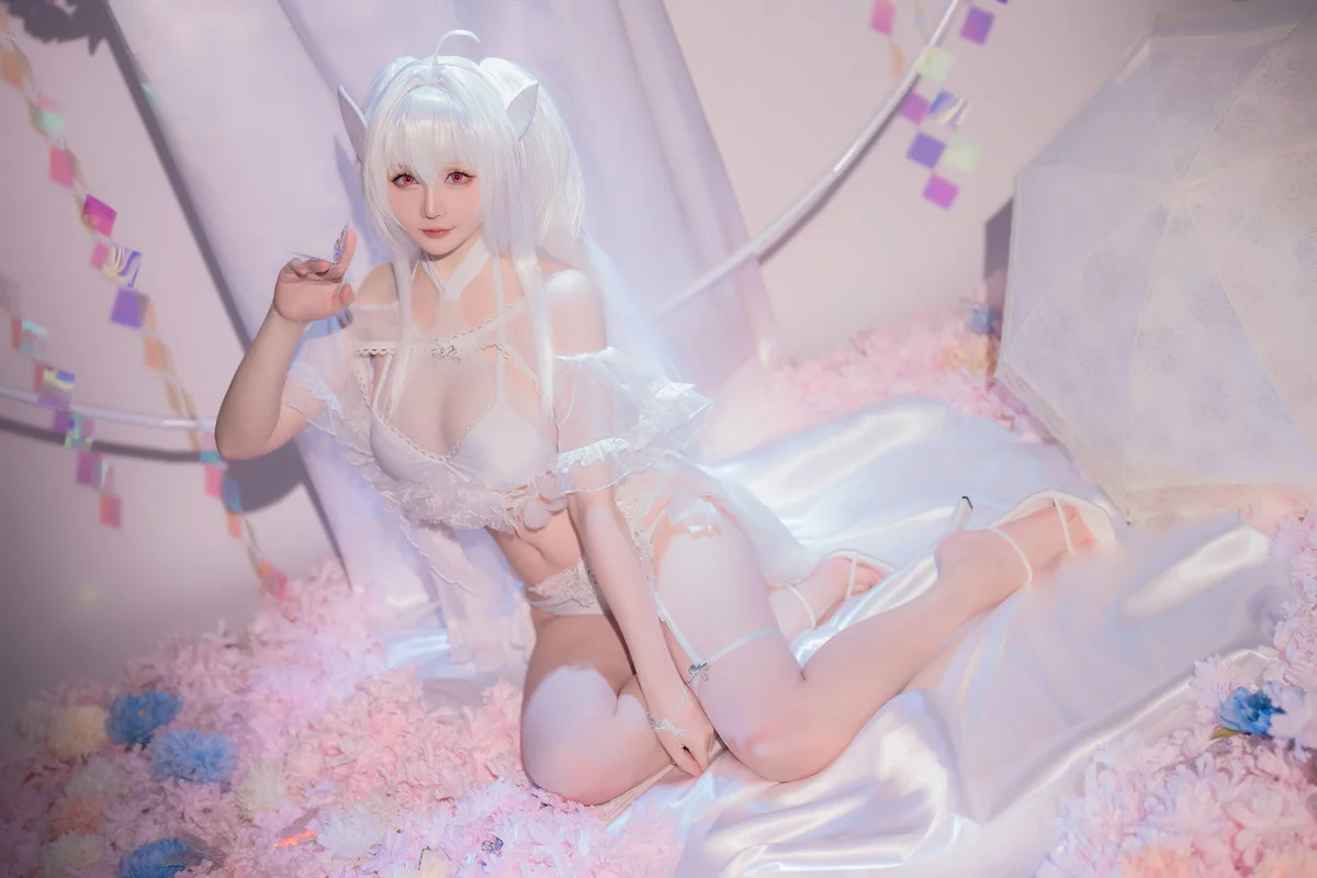 Coser小姐姐星之迟迟阿瓦隆女士主题性感精灵装扮白色内衣秀完美身材诱惑写真32P