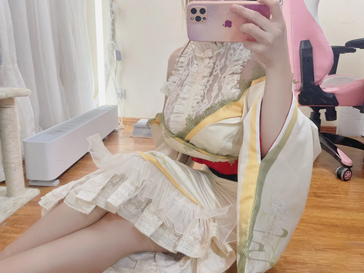 动漫博主小仓千代w-Twitter合集精选主题性感多套服饰+自拍系列迷人诱惑写真350P