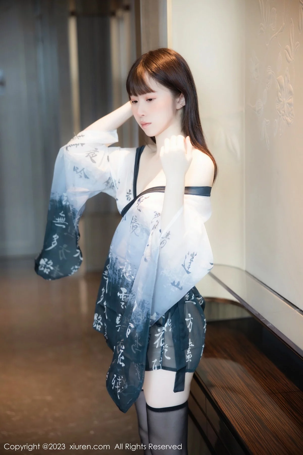 XiuRen第7459期_模特林悠悠性感黑白薄纱古装服饰配黑丝袜秀曼妙身姿诱惑写真84P