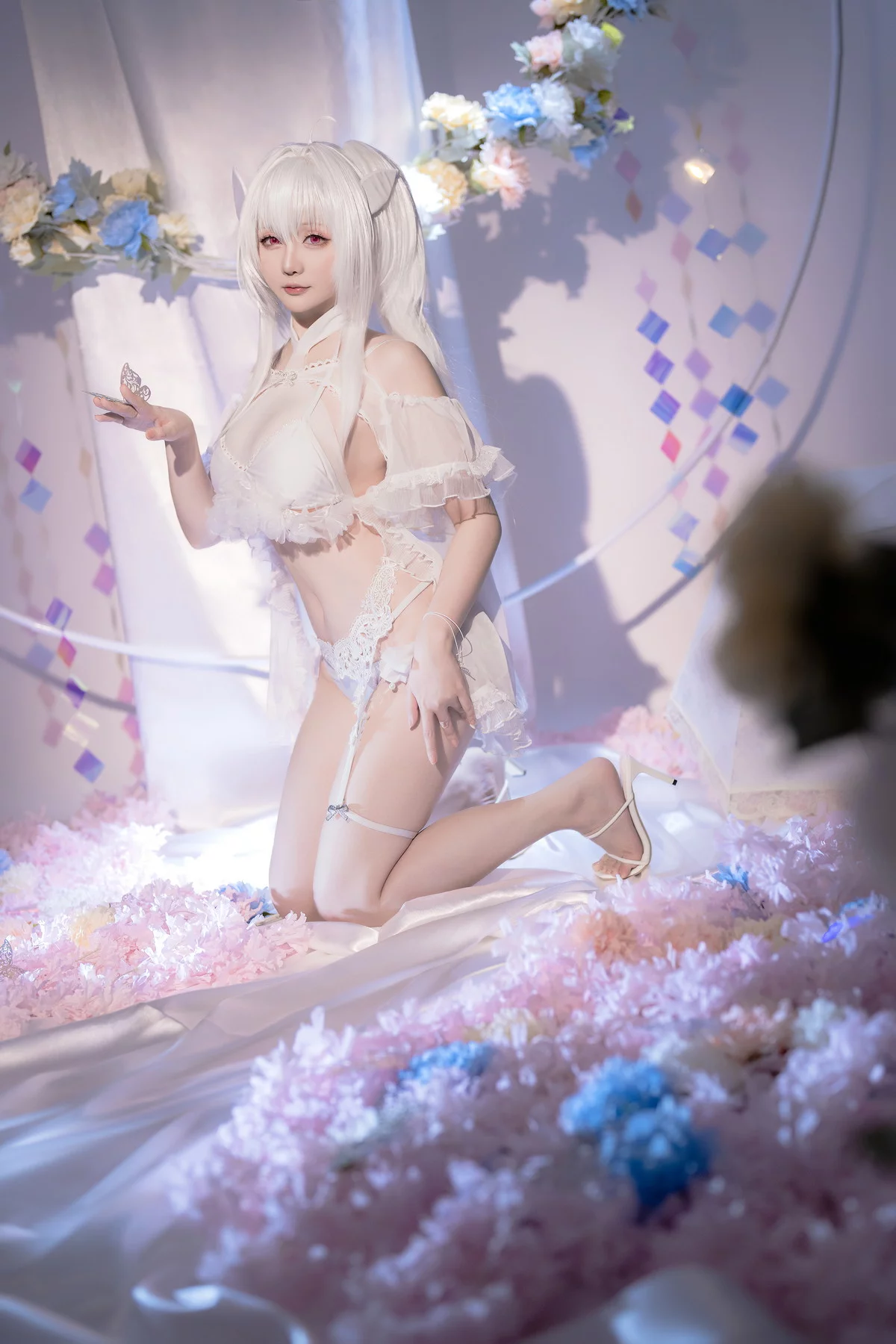 Coser小姐姐星之迟迟阿瓦隆女士主题性感精灵装扮白色内衣秀完美身材诱惑写真32P